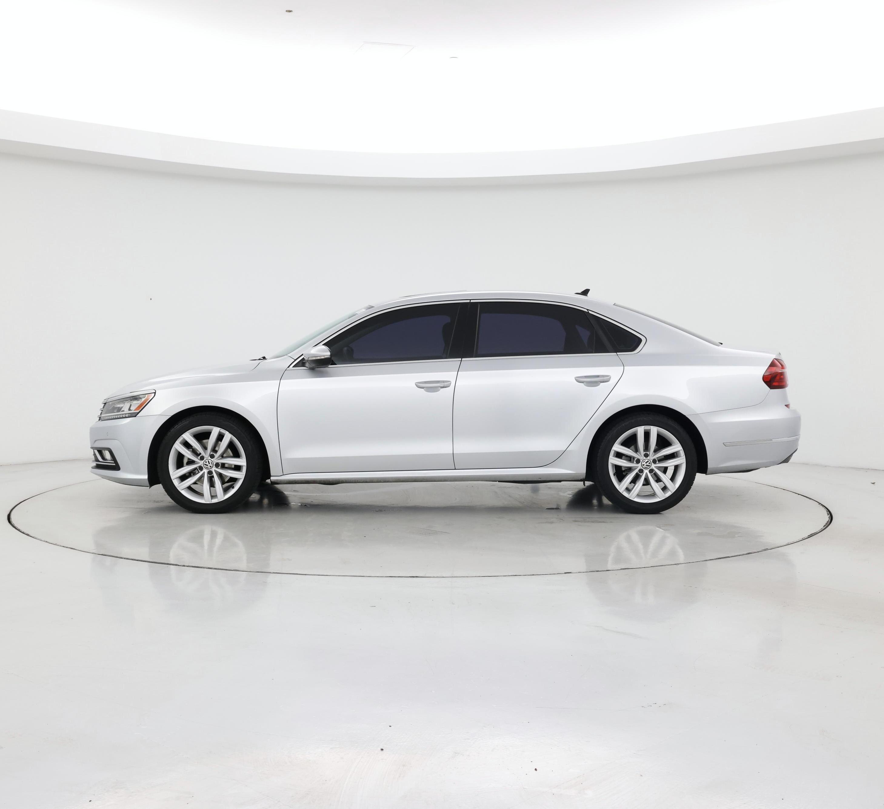 Thumbnail: 2018 Volkswagen Passat - 3