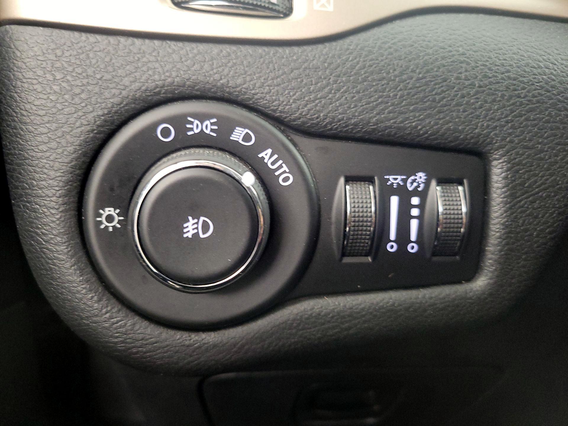 Thumbnail: 2016 Jeep Cherokee - 13