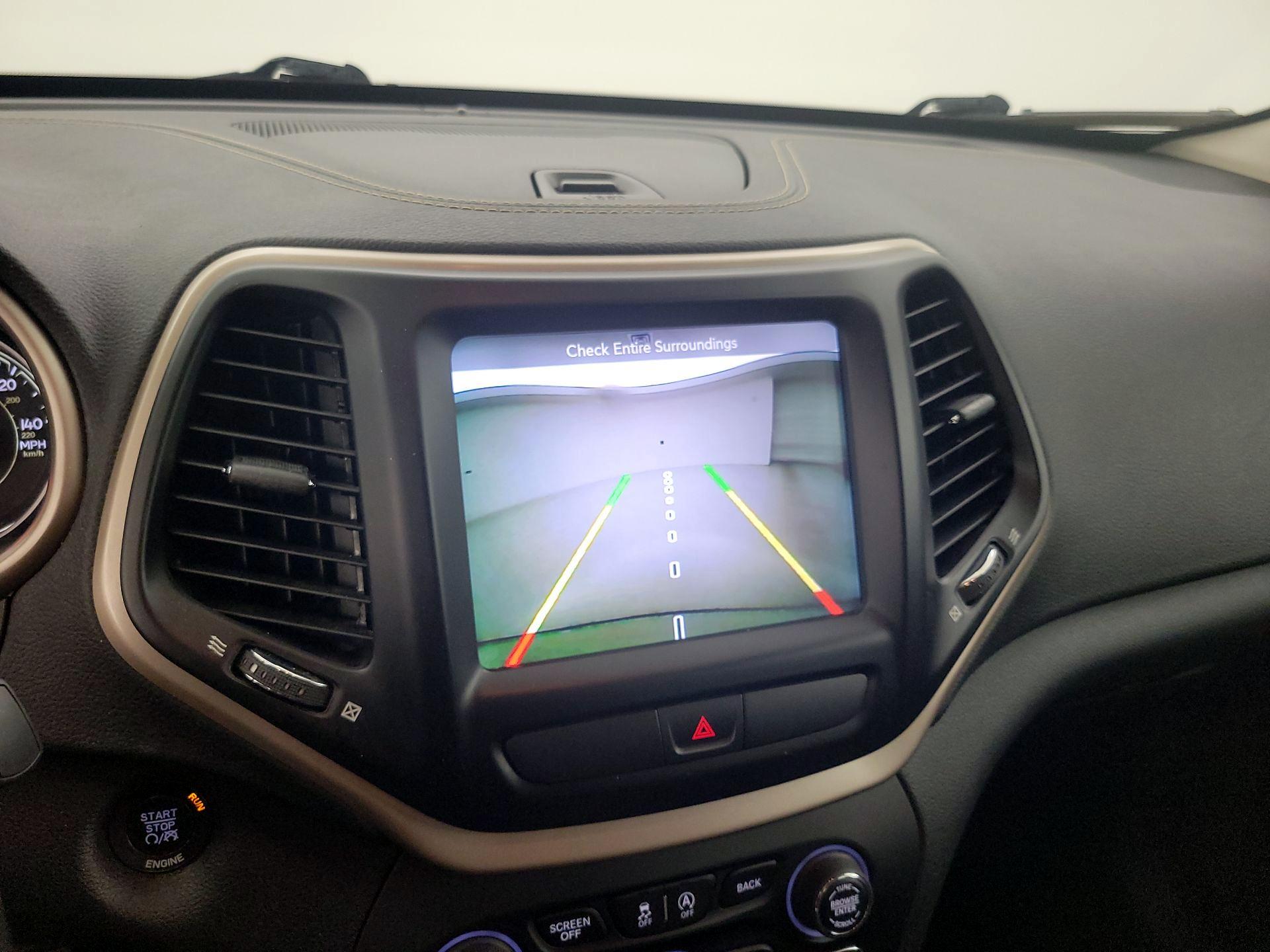 Thumbnail: 2016 Jeep Cherokee - 15