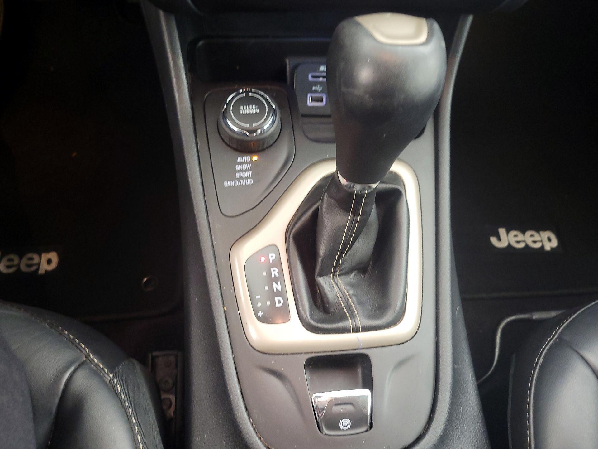 Thumbnail: 2016 Jeep Cherokee - 18