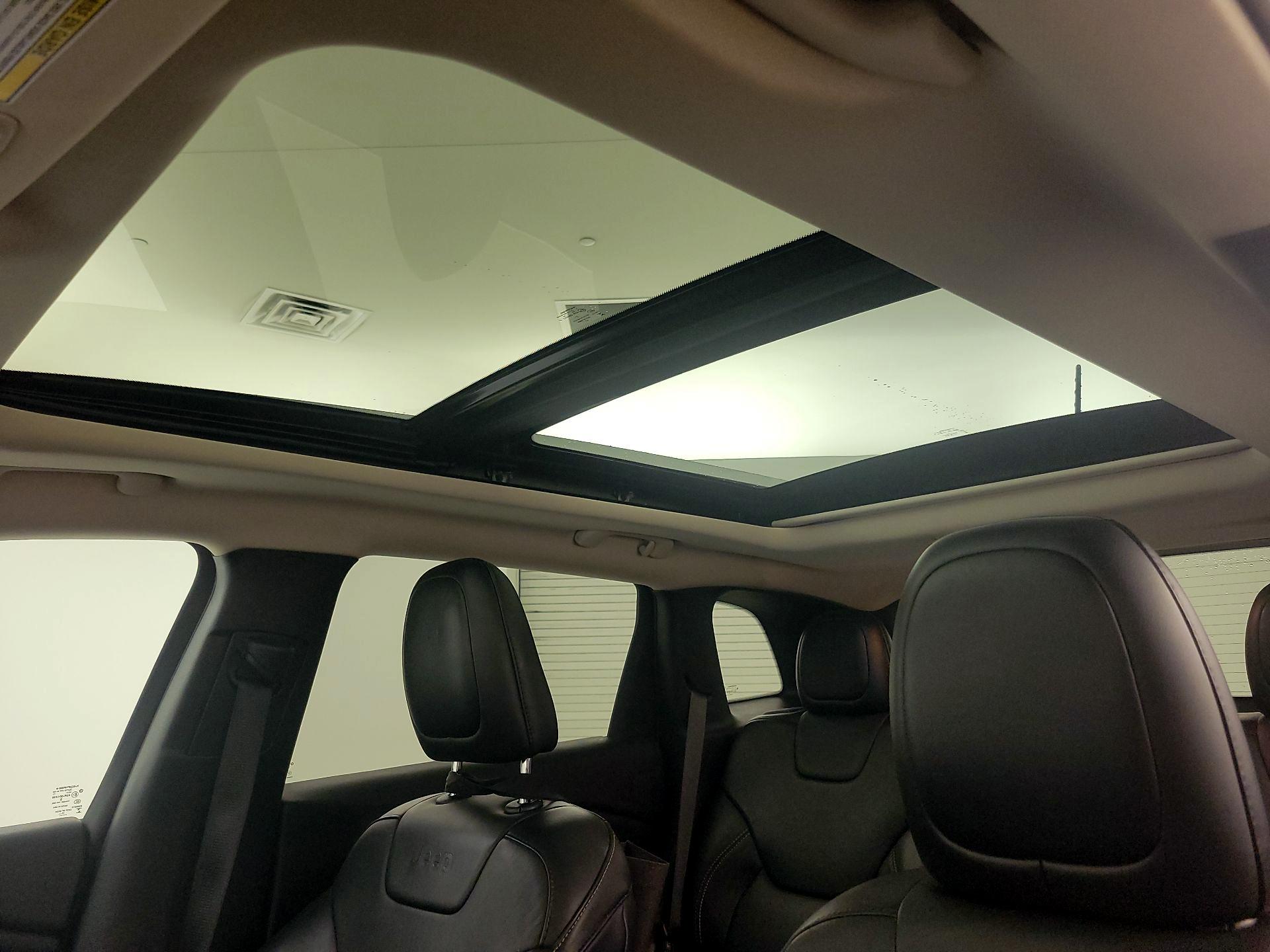 Thumbnail: 2016 Jeep Cherokee - 20