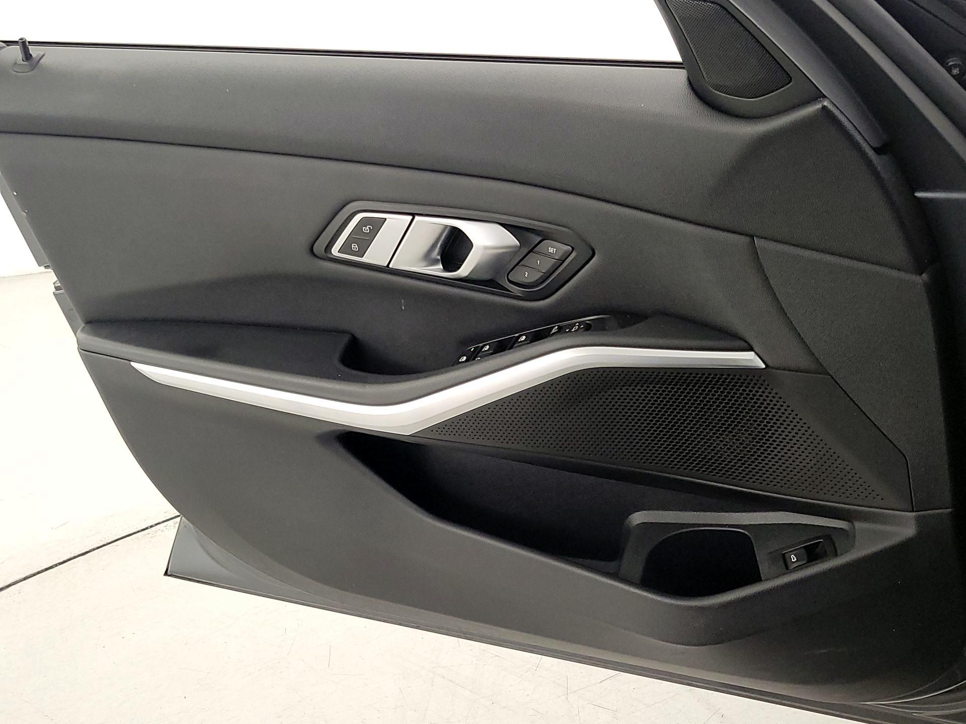 Thumbnail: 2019 BMW 3 Series - 12