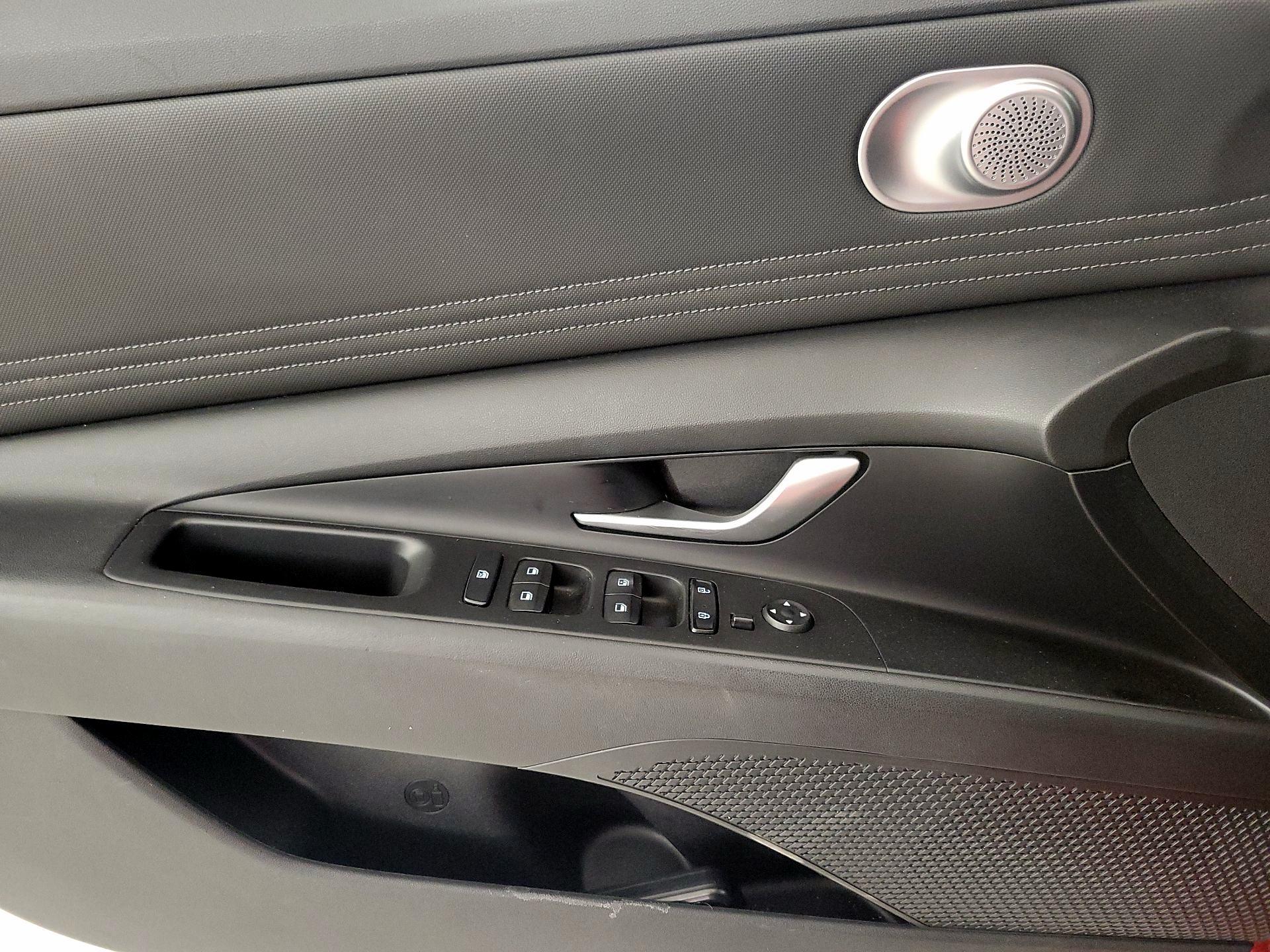 Thumbnail: 2021 Hyundai Elantra - 12