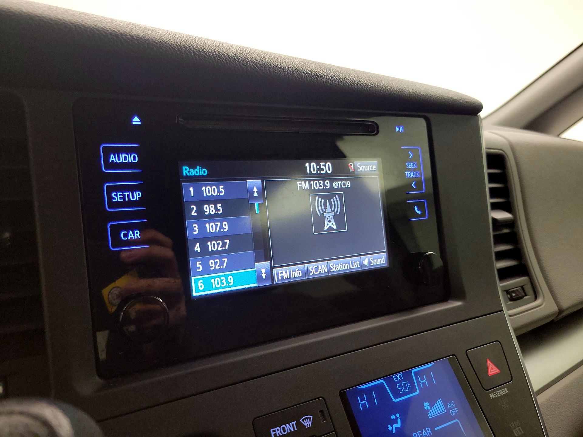 Thumbnail: 2017 Toyota Sienna - 15