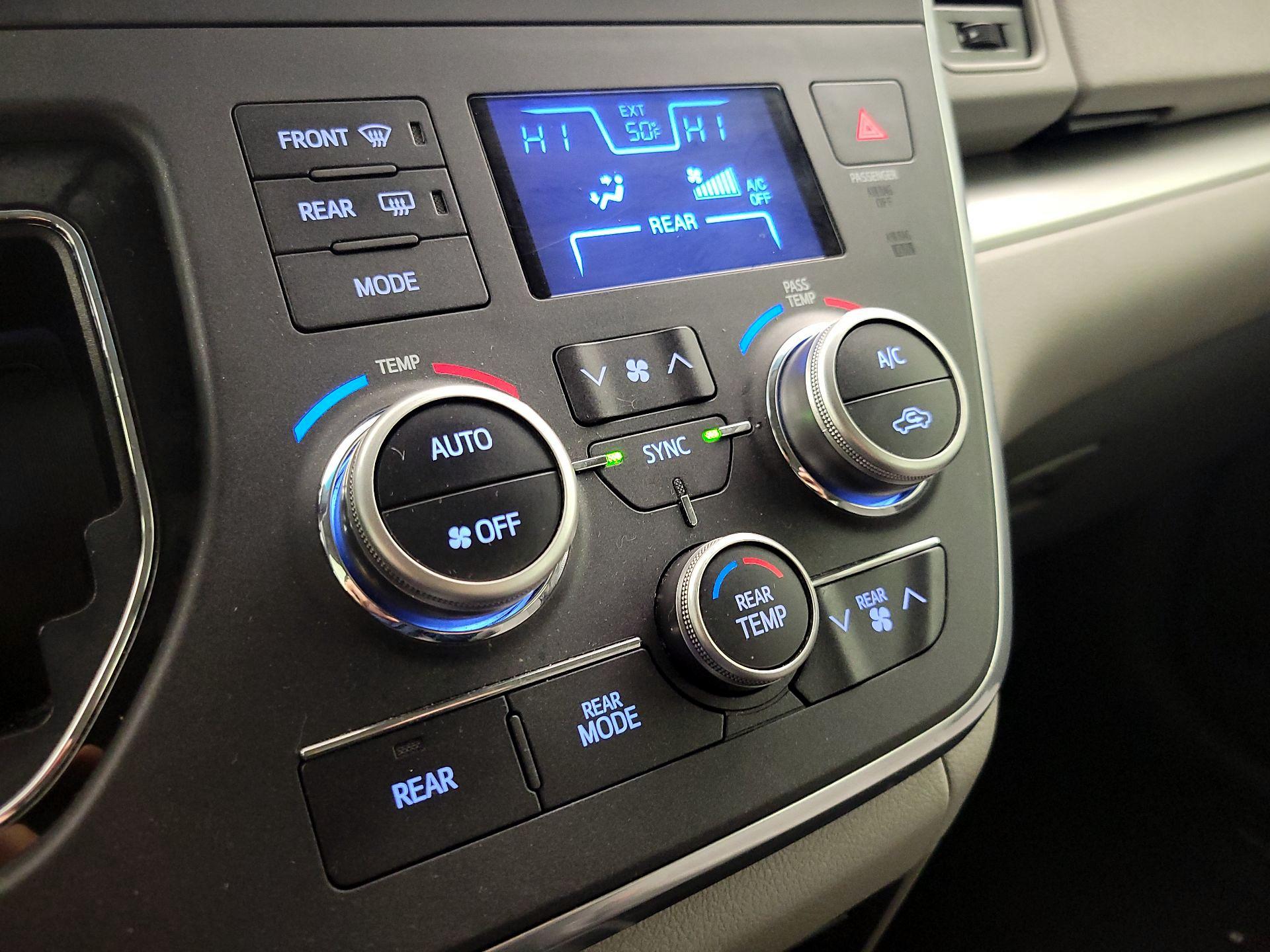 Thumbnail: 2017 Toyota Sienna - 16