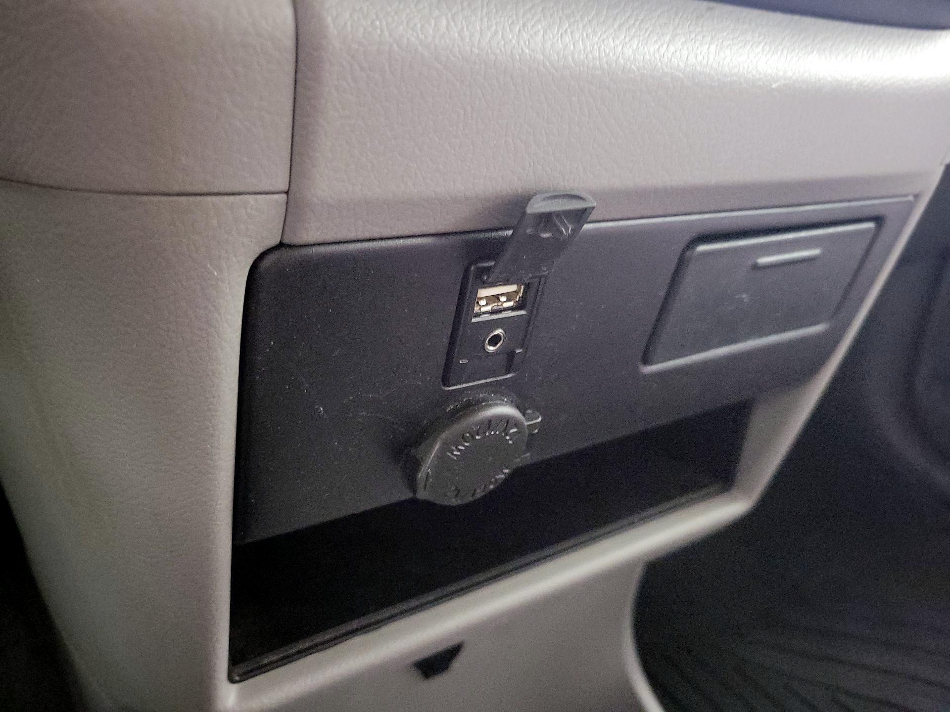 Thumbnail: 2017 Toyota Sienna - 18