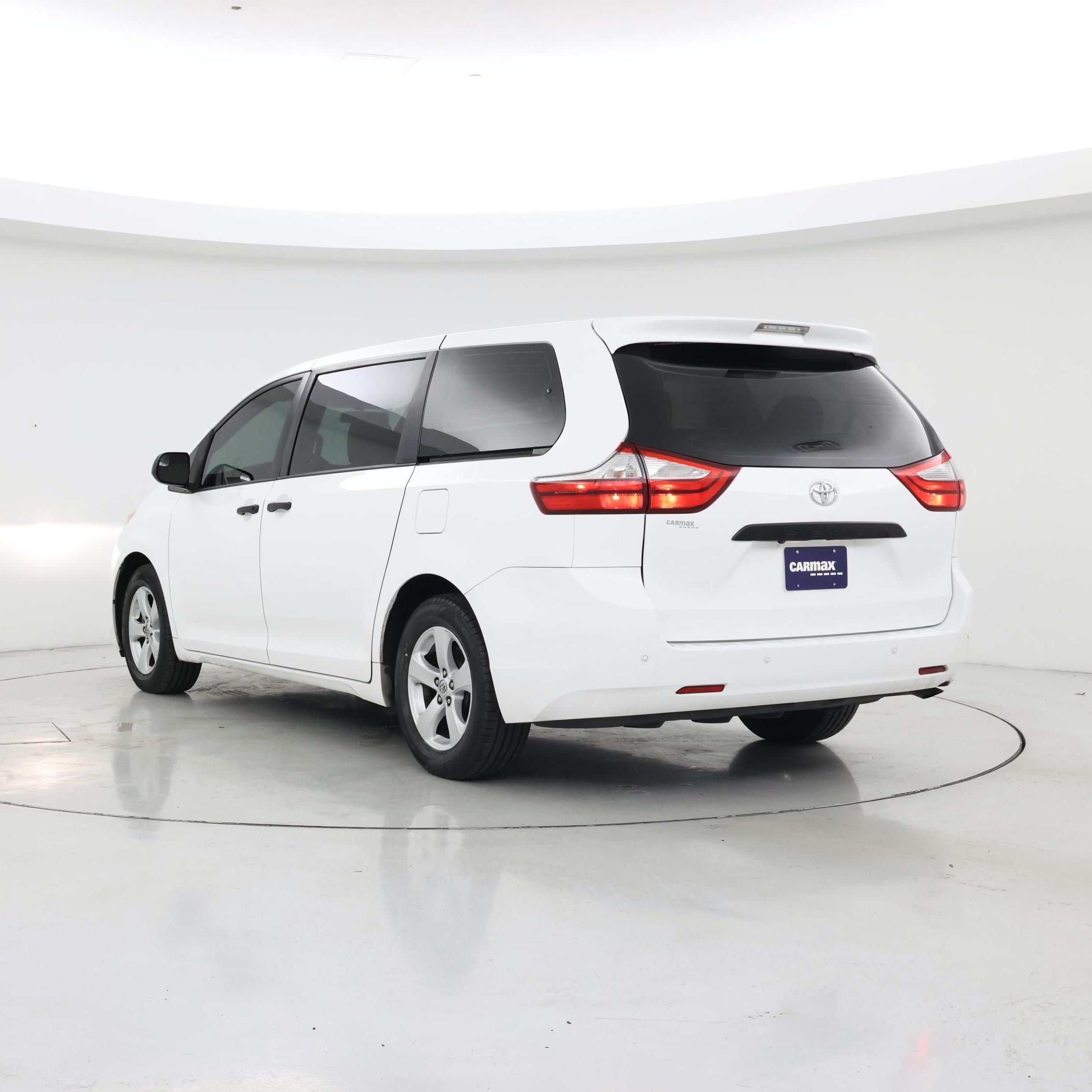 Thumbnail: 2017 Toyota Sienna - 2