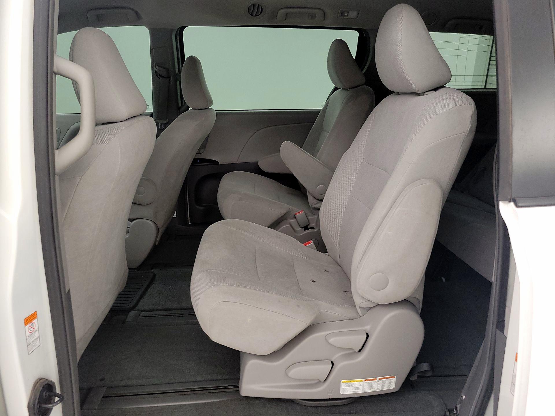 Thumbnail: 2017 Toyota Sienna - 19