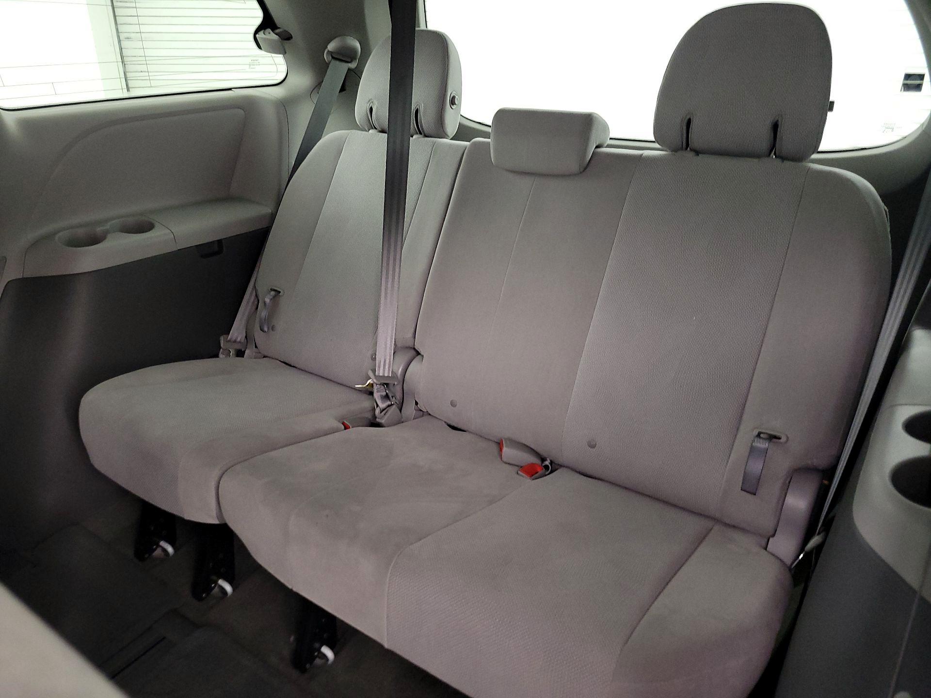 Thumbnail: 2017 Toyota Sienna - 20