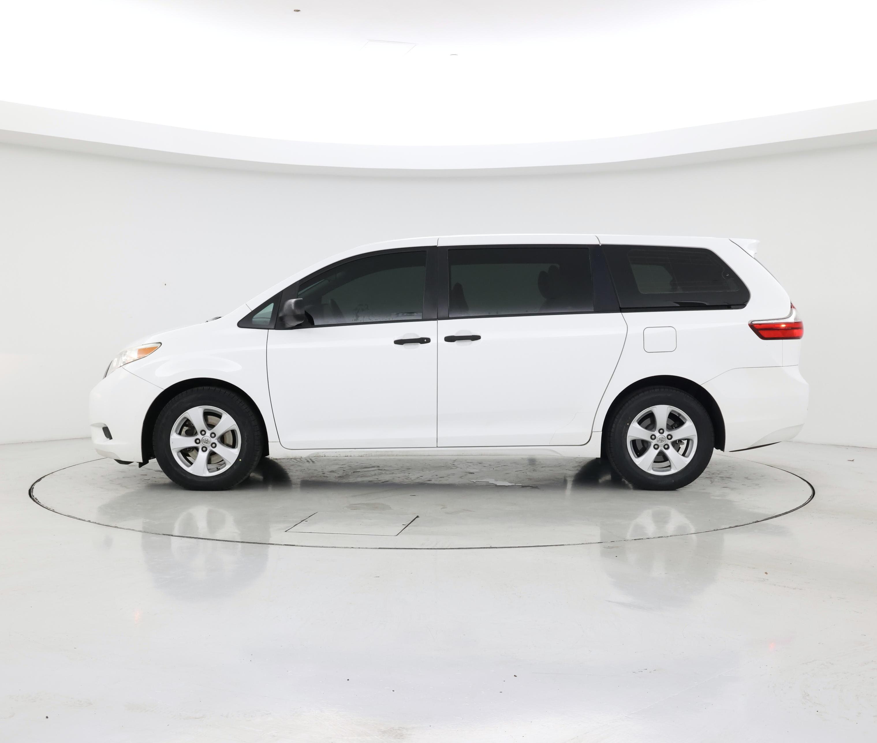 Thumbnail: 2017 Toyota Sienna - 3