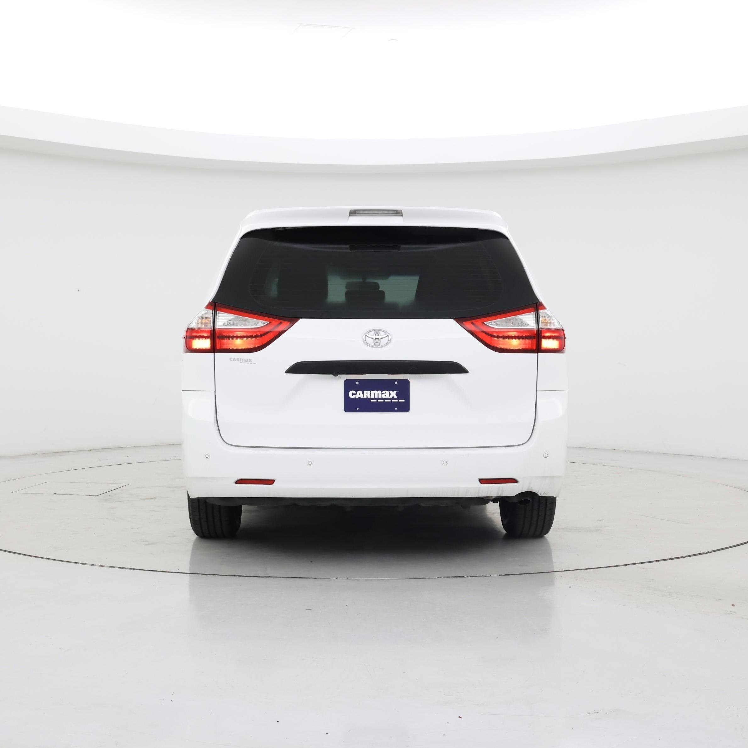 Thumbnail: 2017 Toyota Sienna - 6