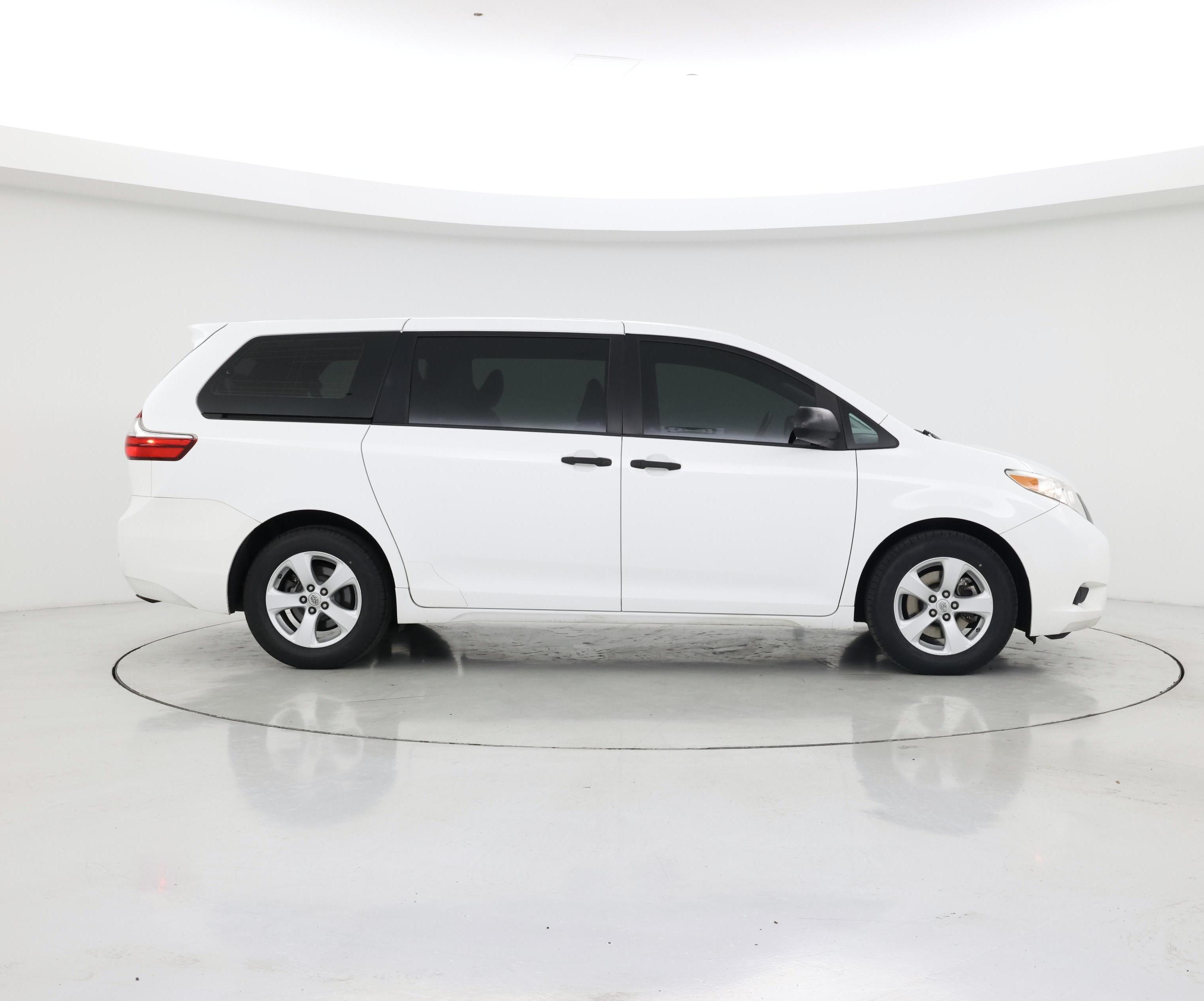 Thumbnail: 2017 Toyota Sienna - 7