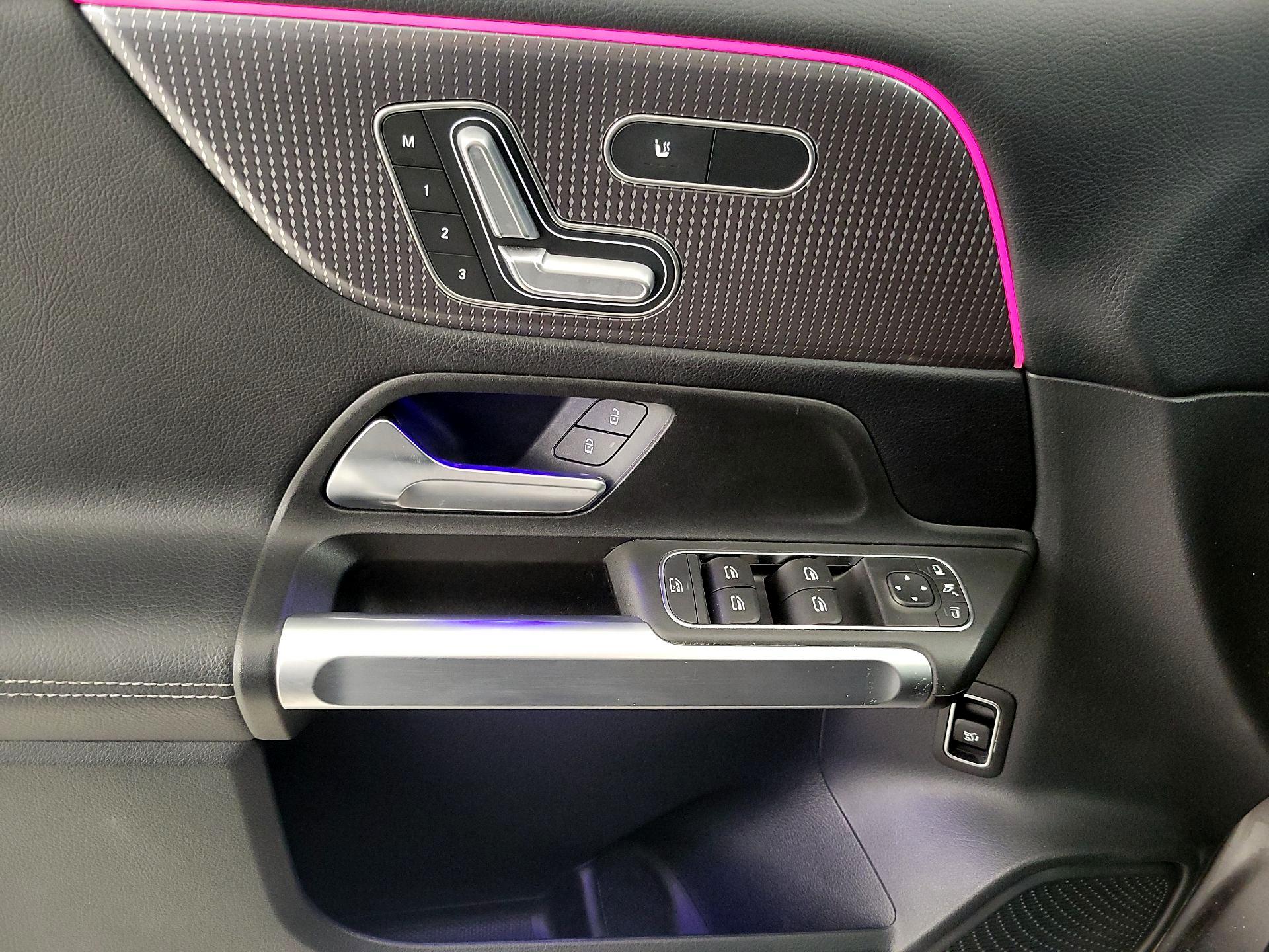 Thumbnail: 2023 Mercedes-Benz GLB - 12