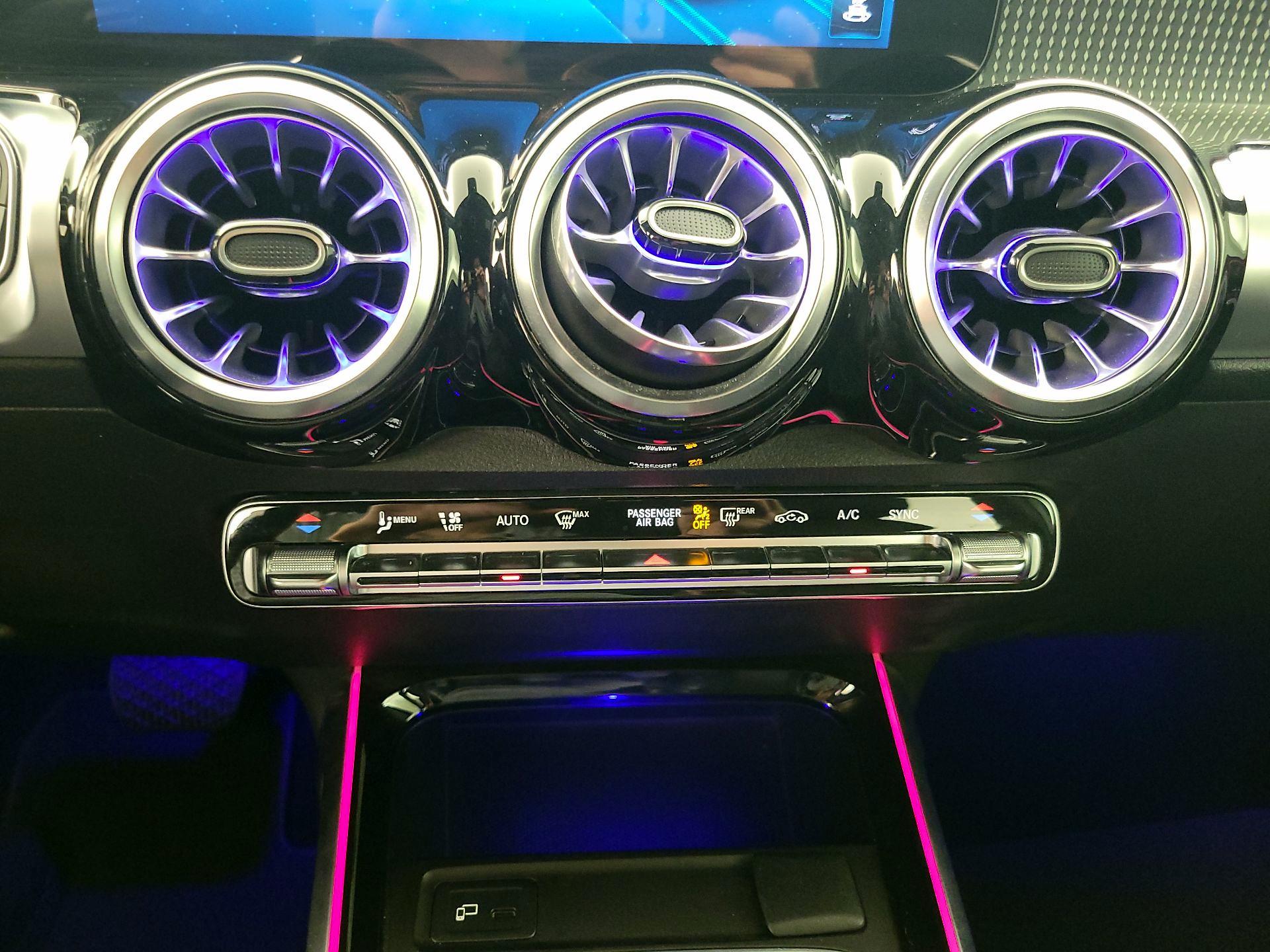 Thumbnail: 2023 Mercedes-Benz GLB - 16