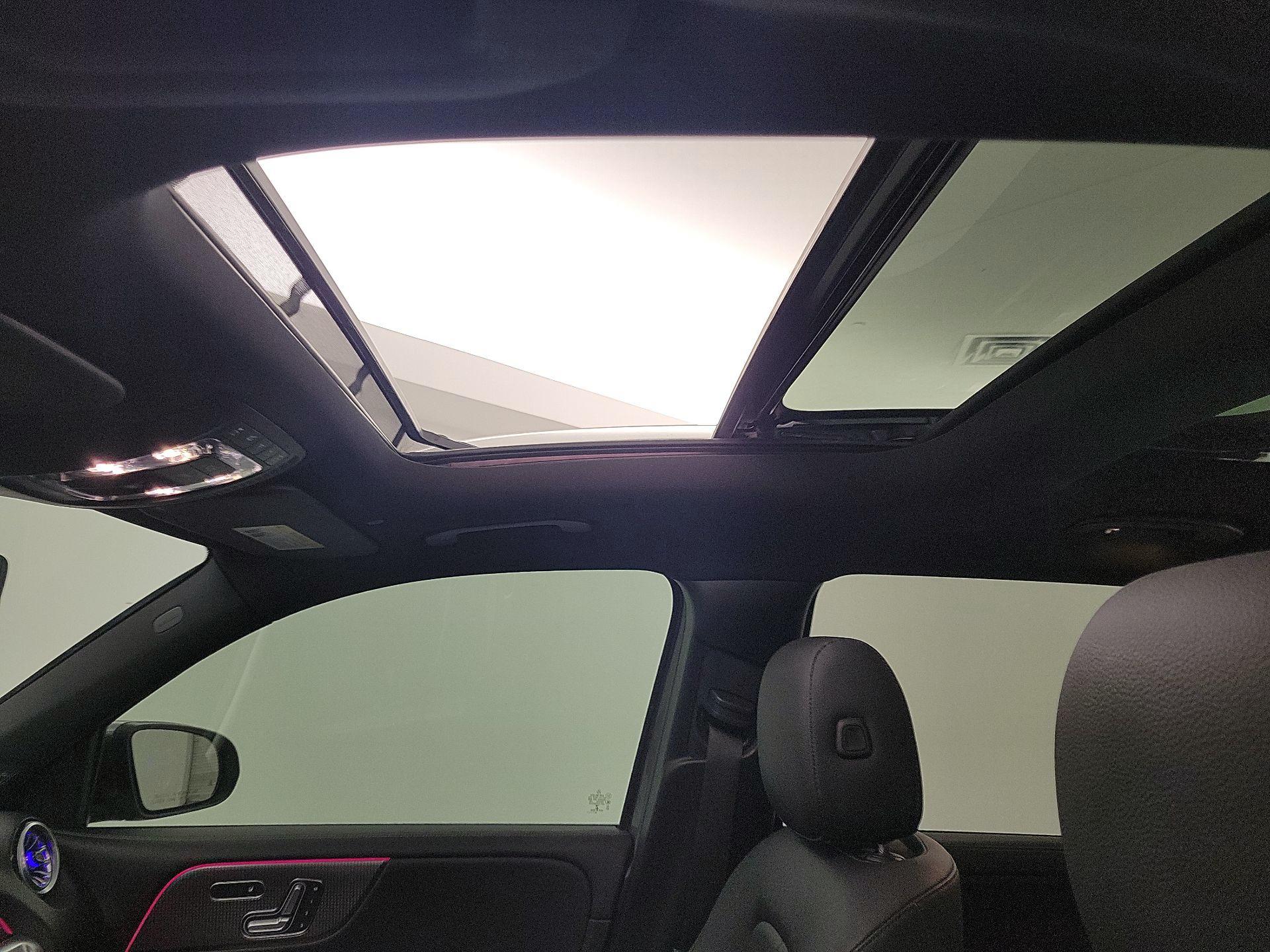 Thumbnail: 2023 Mercedes-Benz GLB - 19