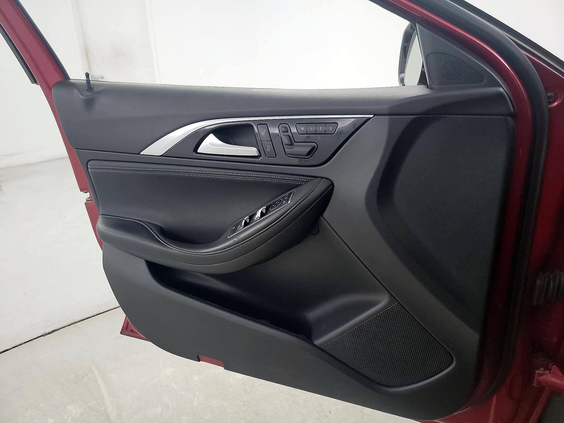 Thumbnail: 2018 INFINITI QX30 - 12