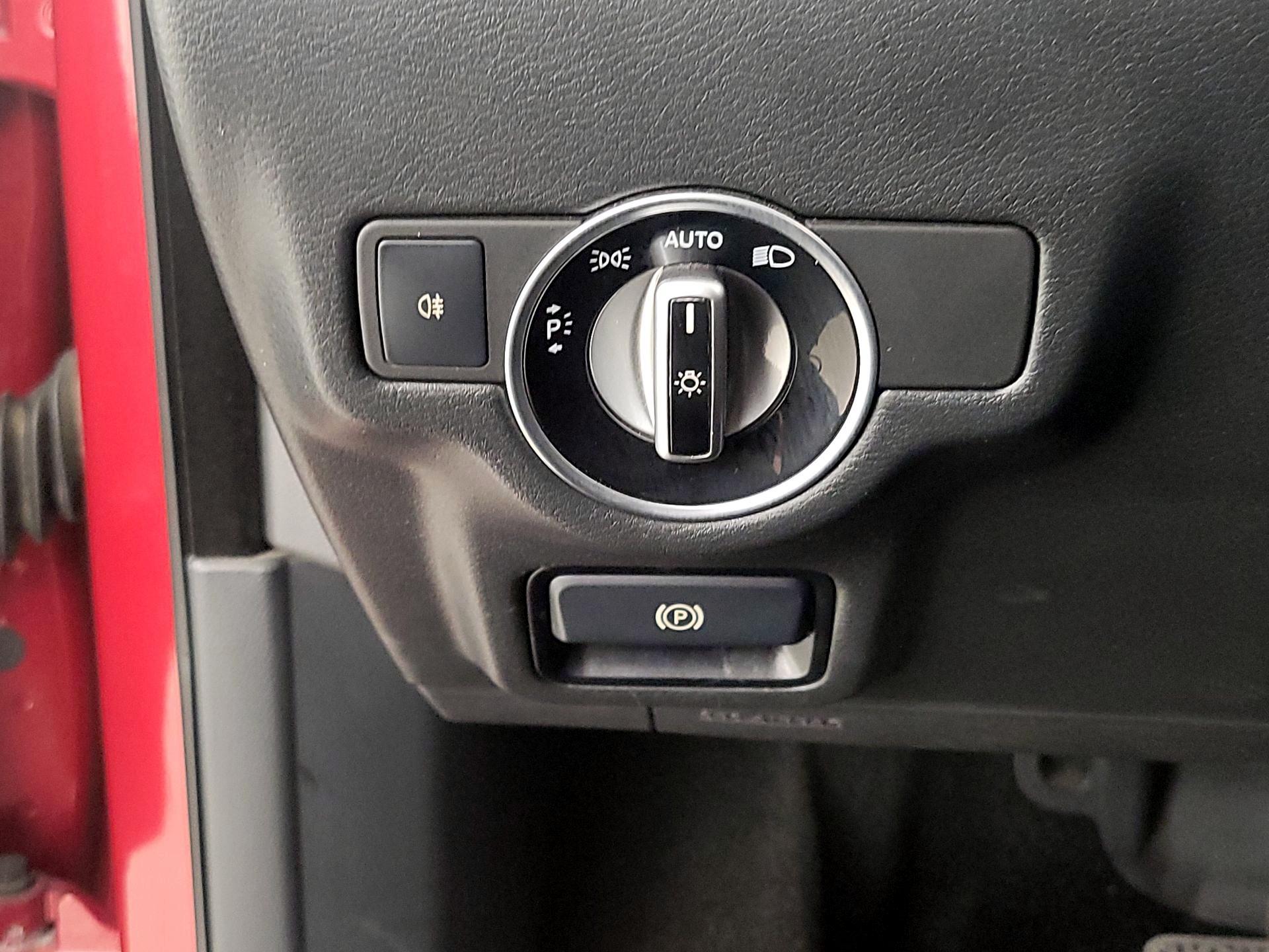 Thumbnail: 2018 INFINITI QX30 - 13