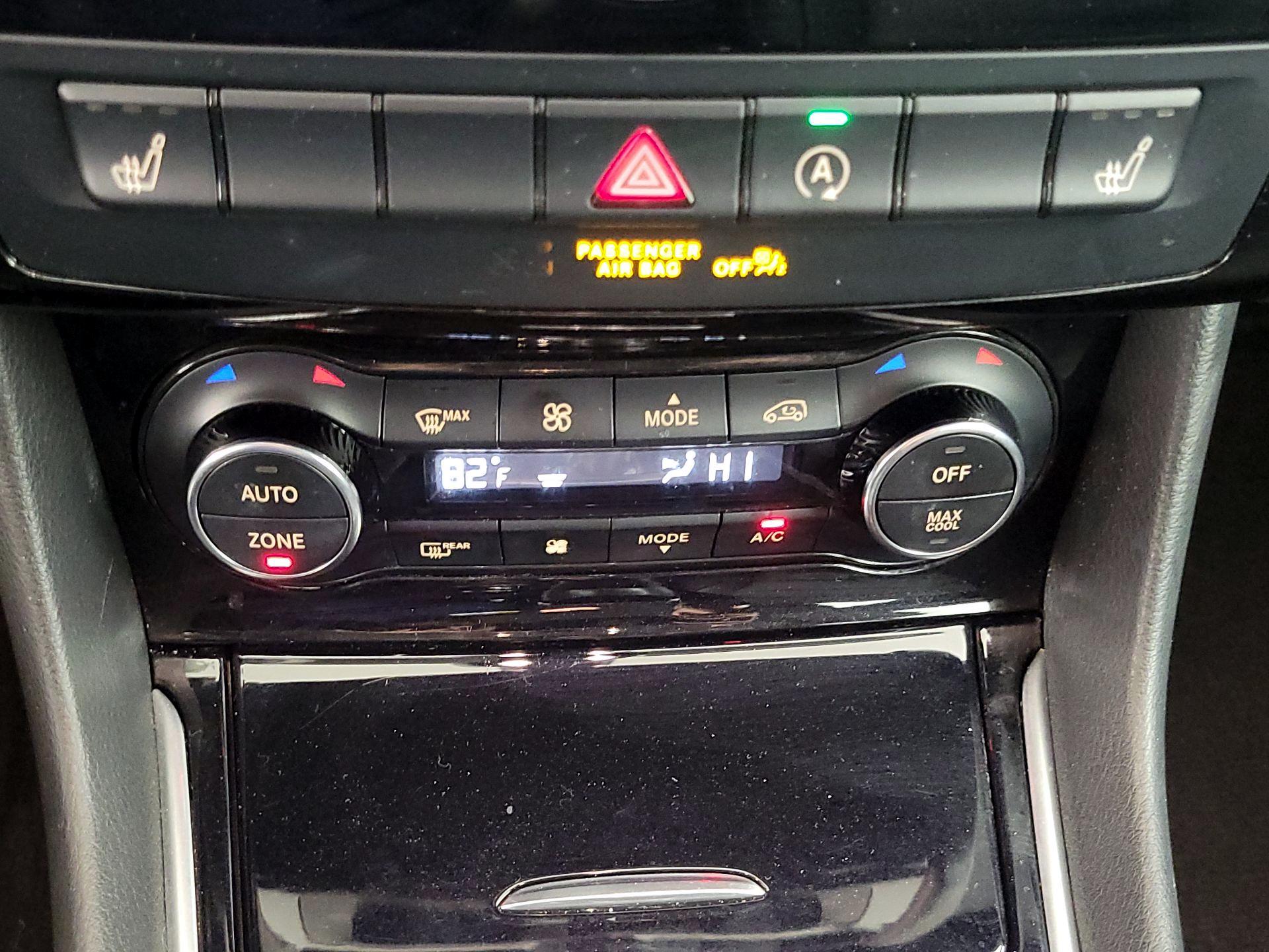 Thumbnail: 2018 INFINITI QX30 - 16