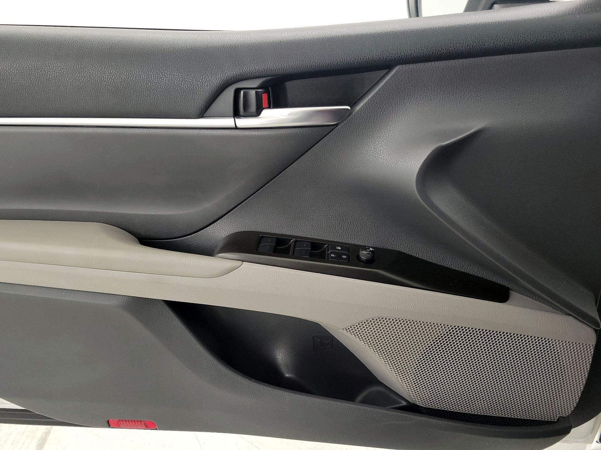 Thumbnail: 2022 Toyota Camry - 12