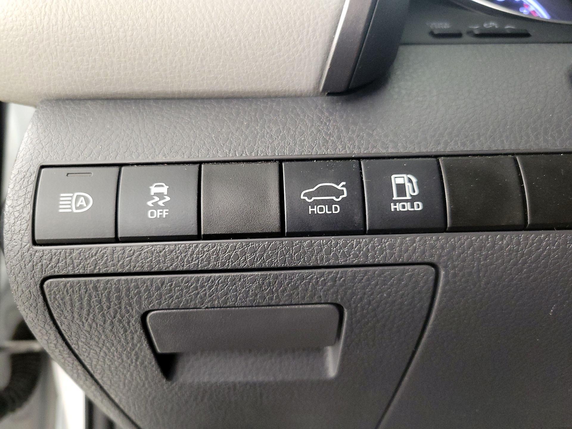 Thumbnail: 2022 Toyota Camry - 13