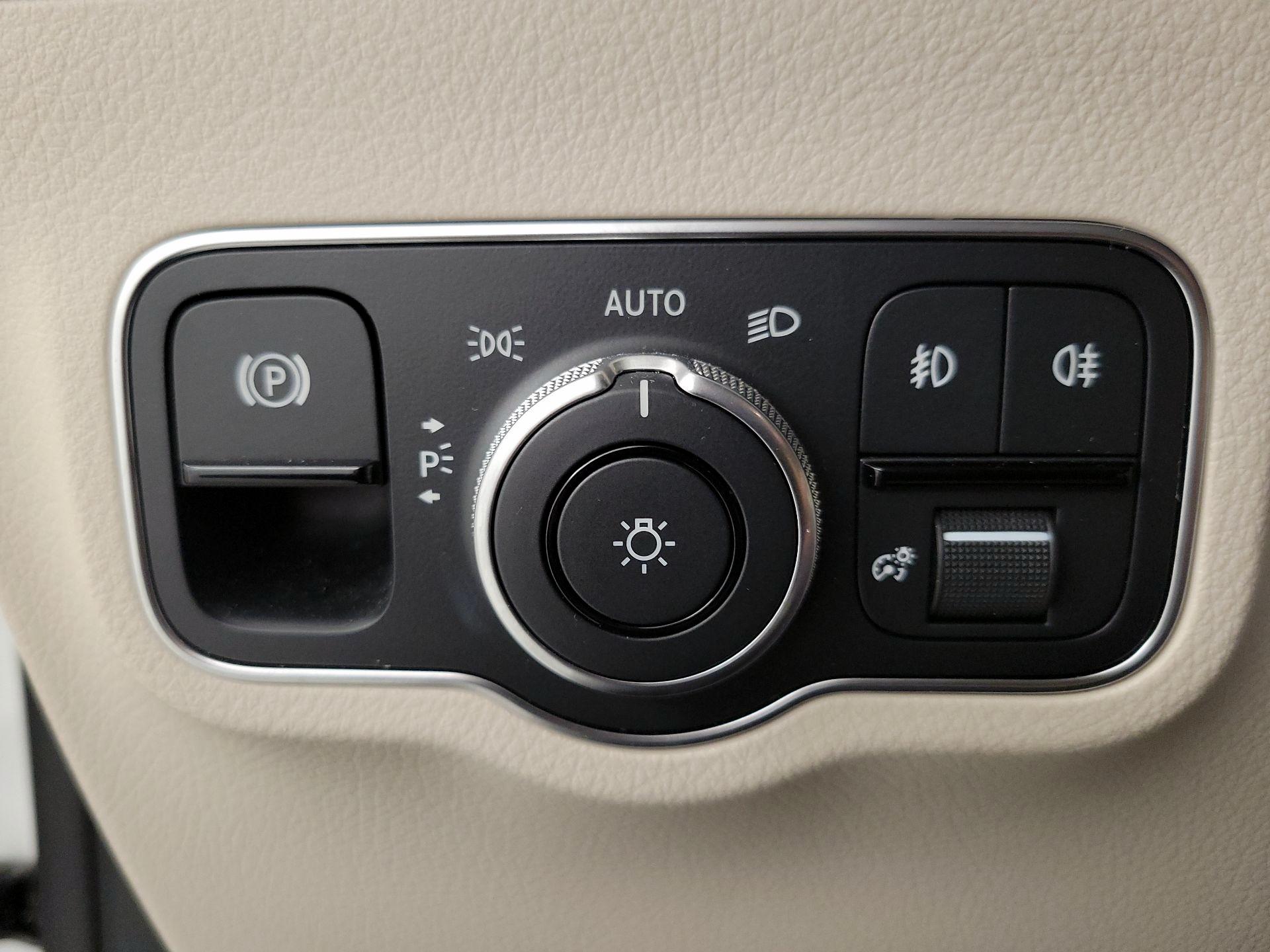 Thumbnail: 2023 Mercedes-Benz GLA - 13