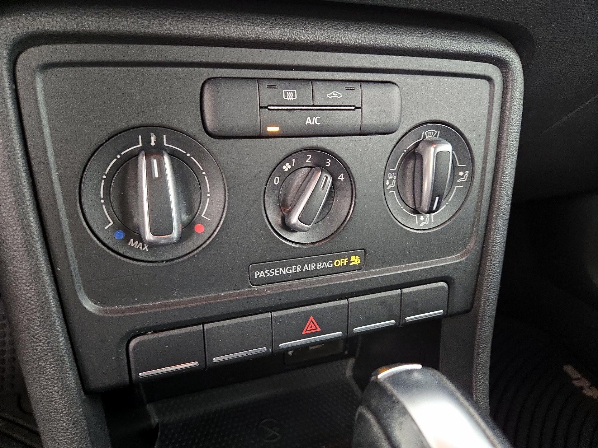 Thumbnail: 2017 Volkswagen Beetle - 16