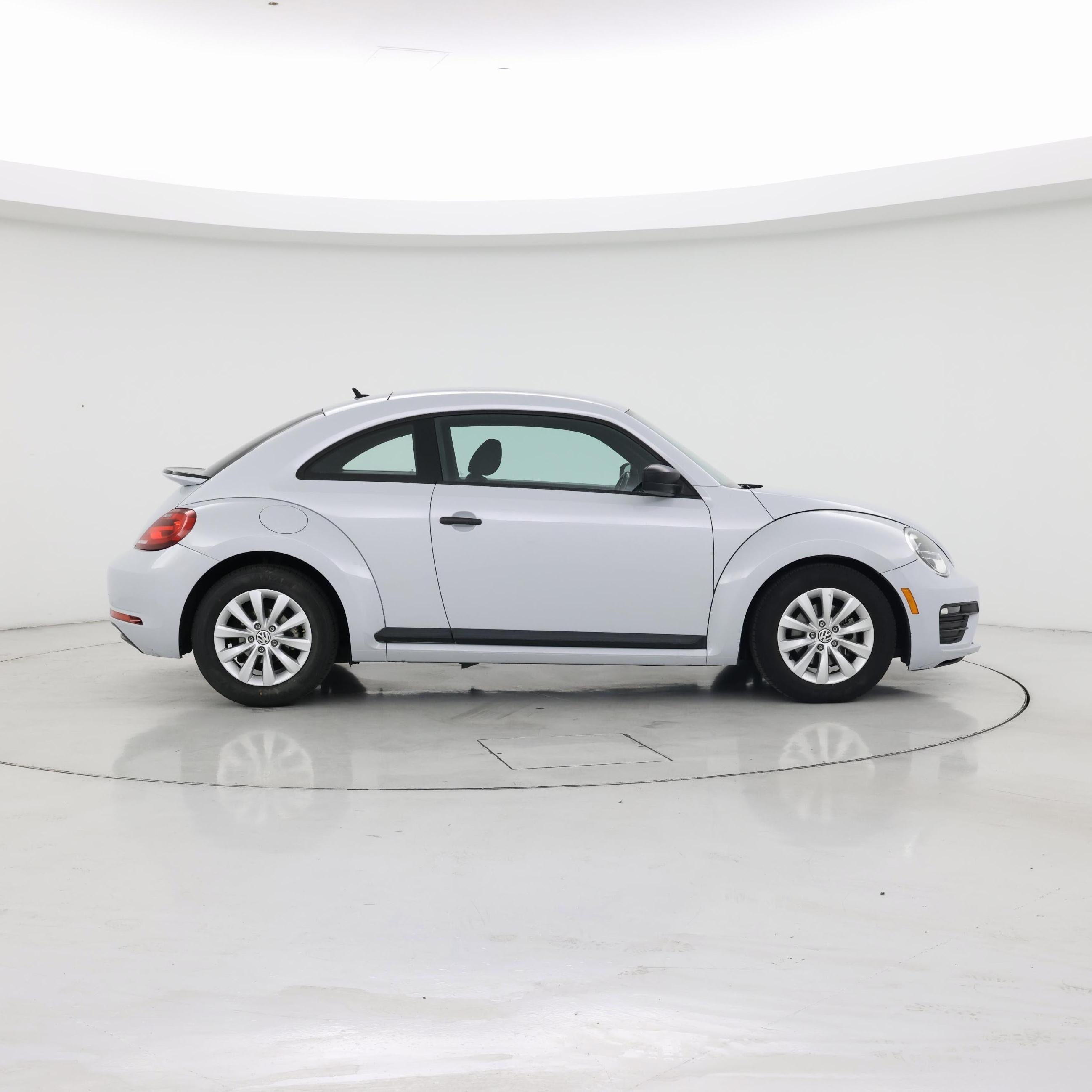 Thumbnail: 2017 Volkswagen Beetle - 7