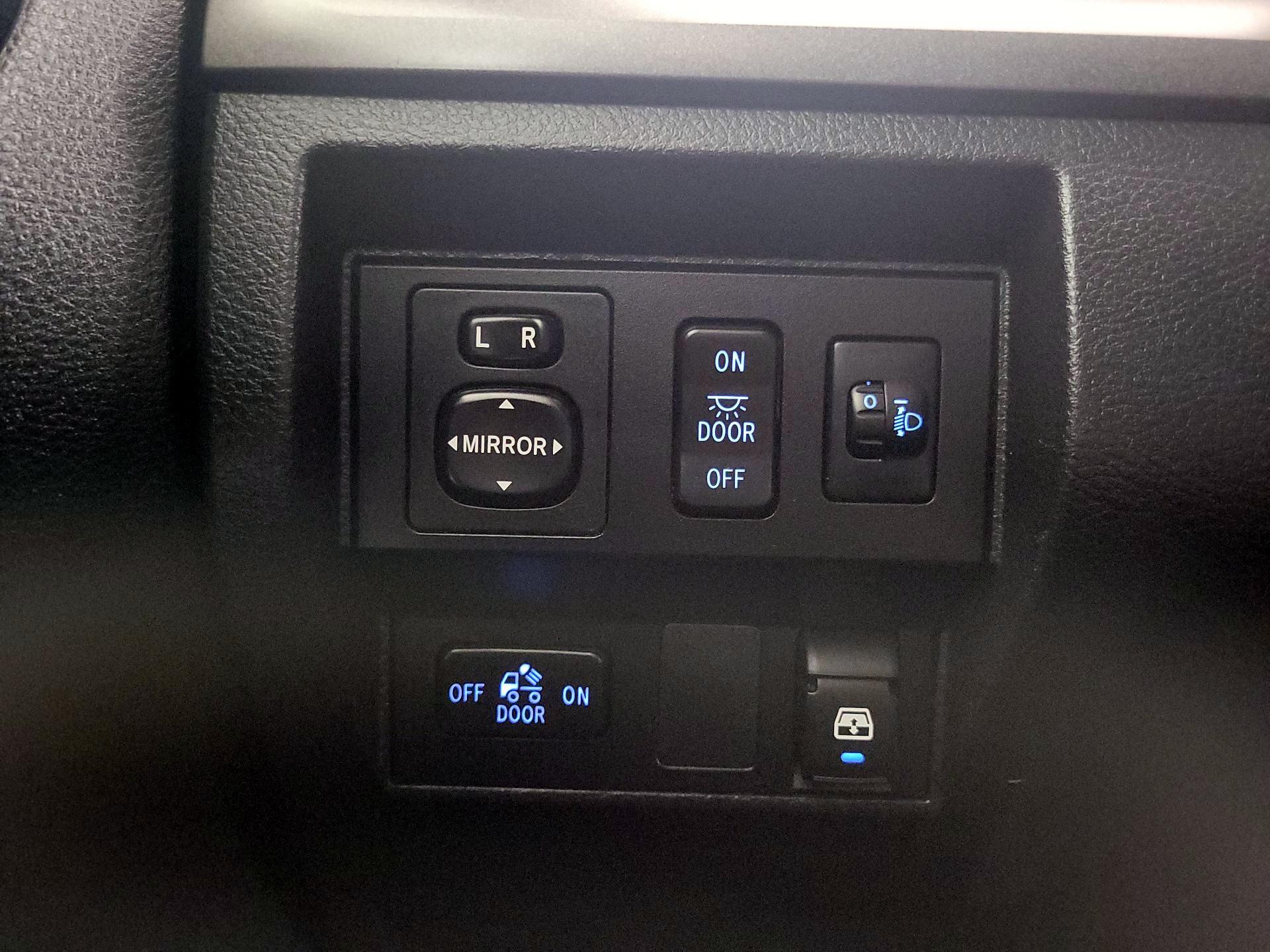 Thumbnail: 2016 Toyota Tundra - 13