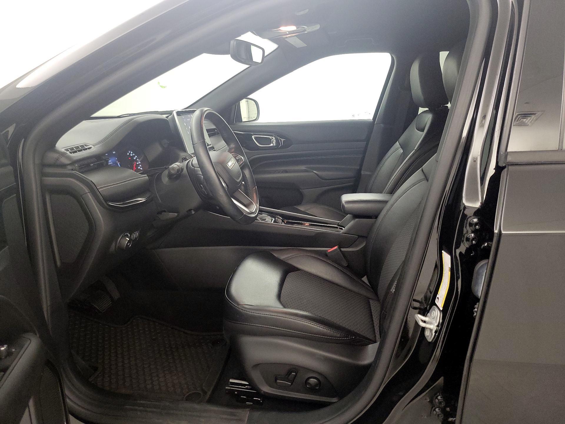 Thumbnail: 2022 Jeep Compass - 11