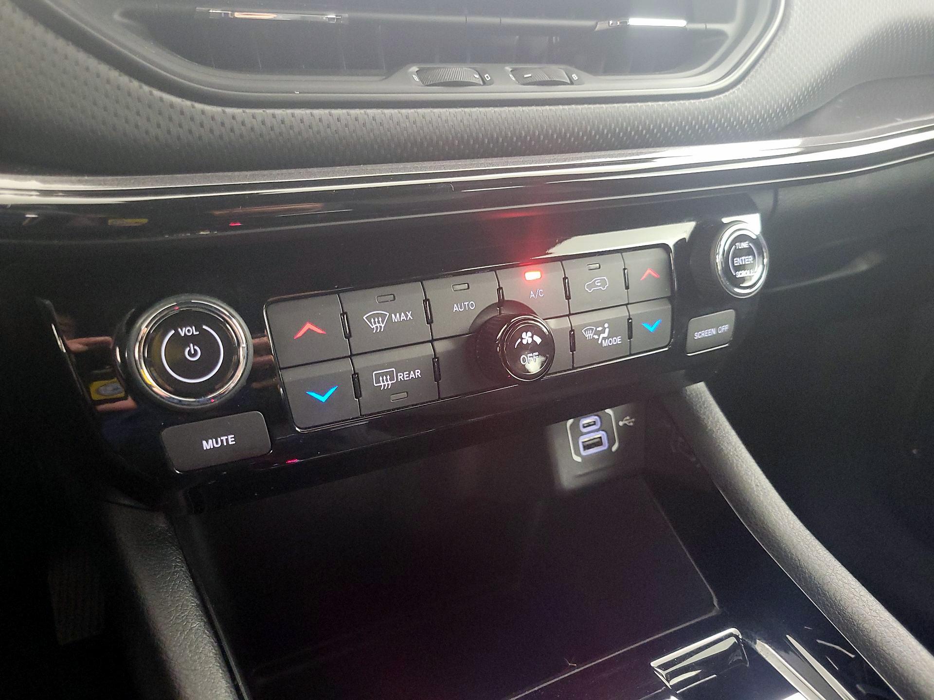 Thumbnail: 2022 Jeep Compass - 16