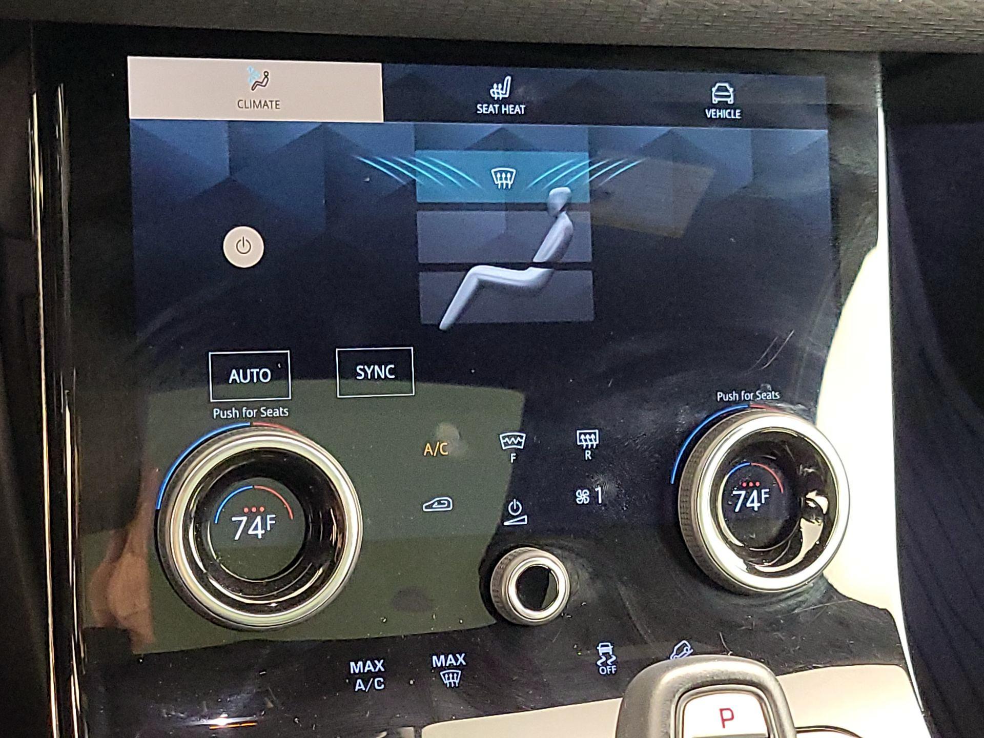 Thumbnail: 2022 Land Rover Range Rover Evoque - 17