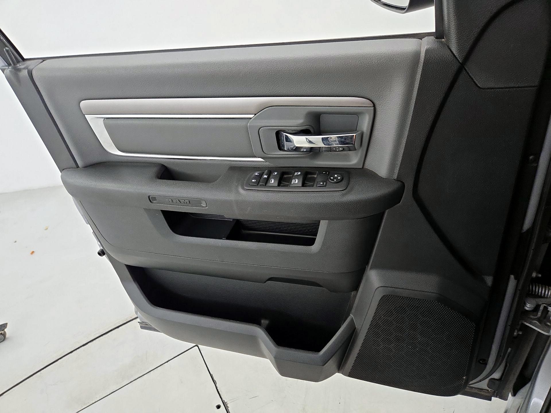 Thumbnail: 2023 RAM 1500 Classic - 12