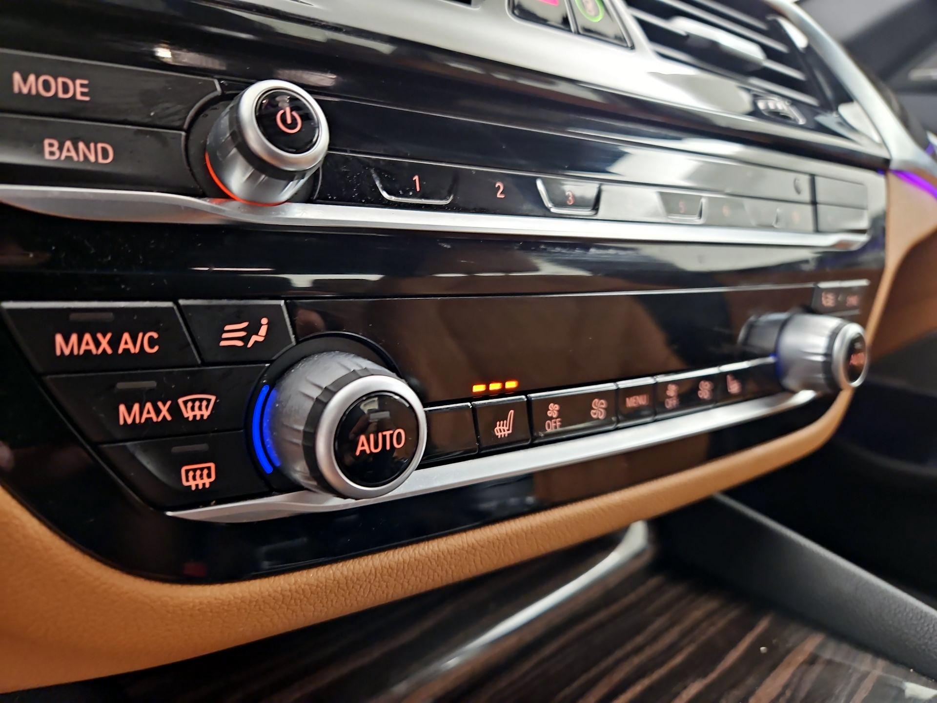 Thumbnail: 2022 BMW 5 Series - 17