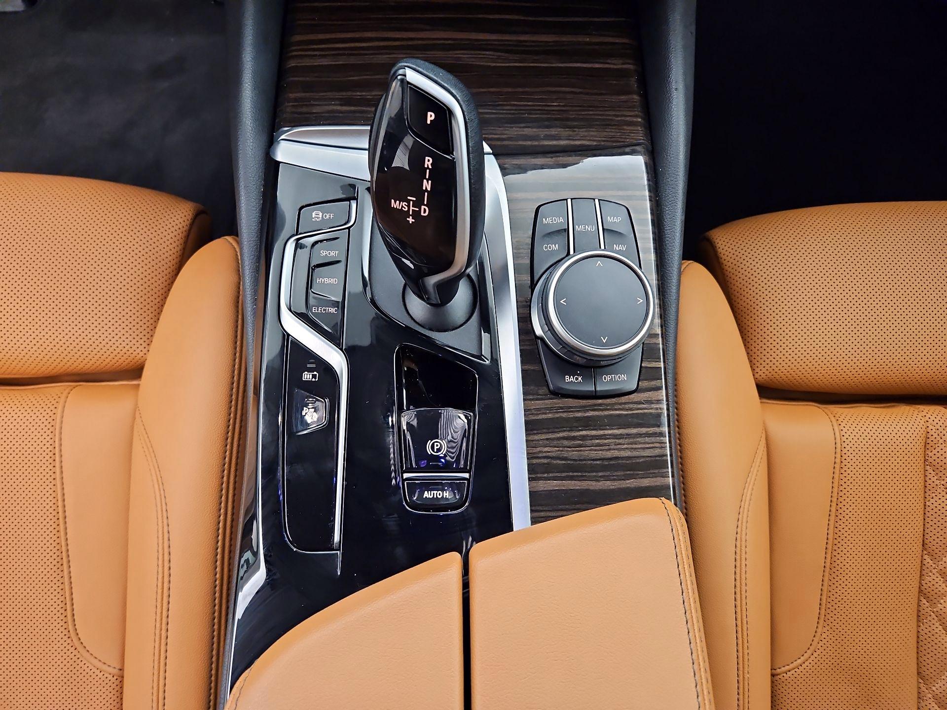 Thumbnail: 2022 BMW 5 Series - 18