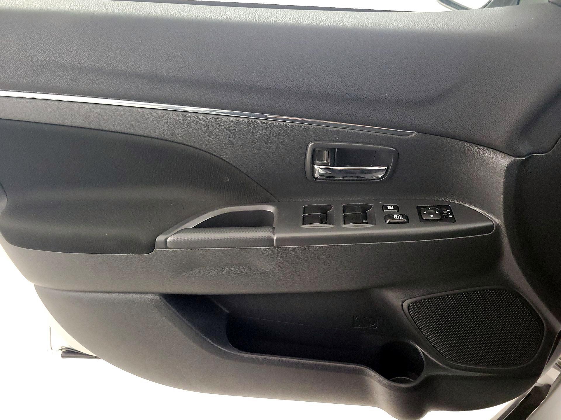 Thumbnail: 2022 Mitsubishi Outlander Sport - 12