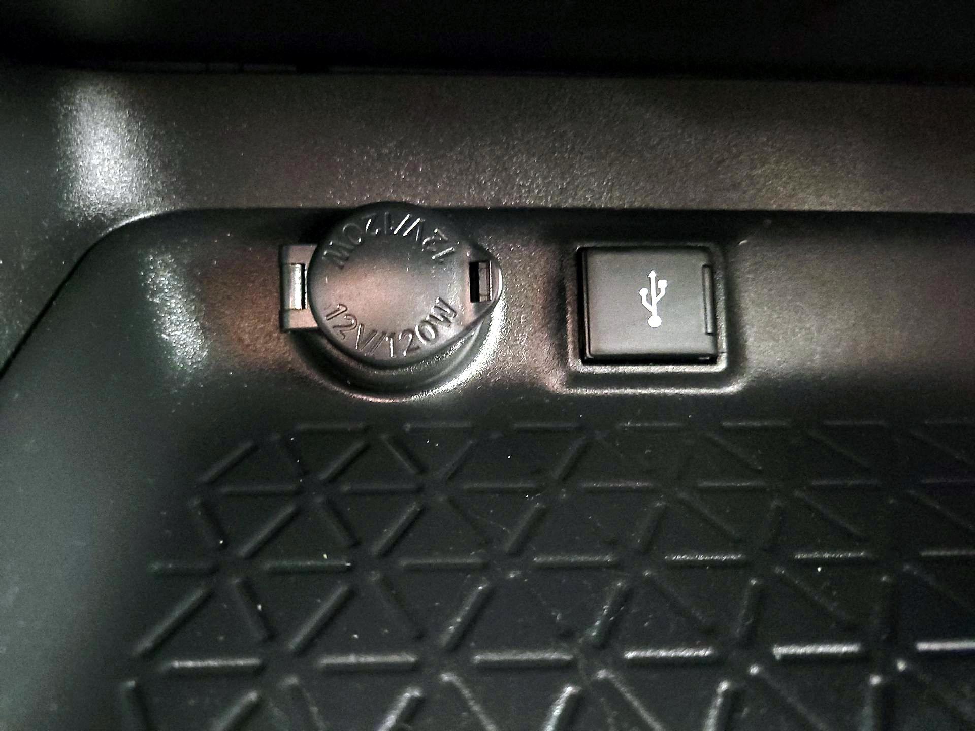 Thumbnail: 2021 Toyota RAV4 - 18