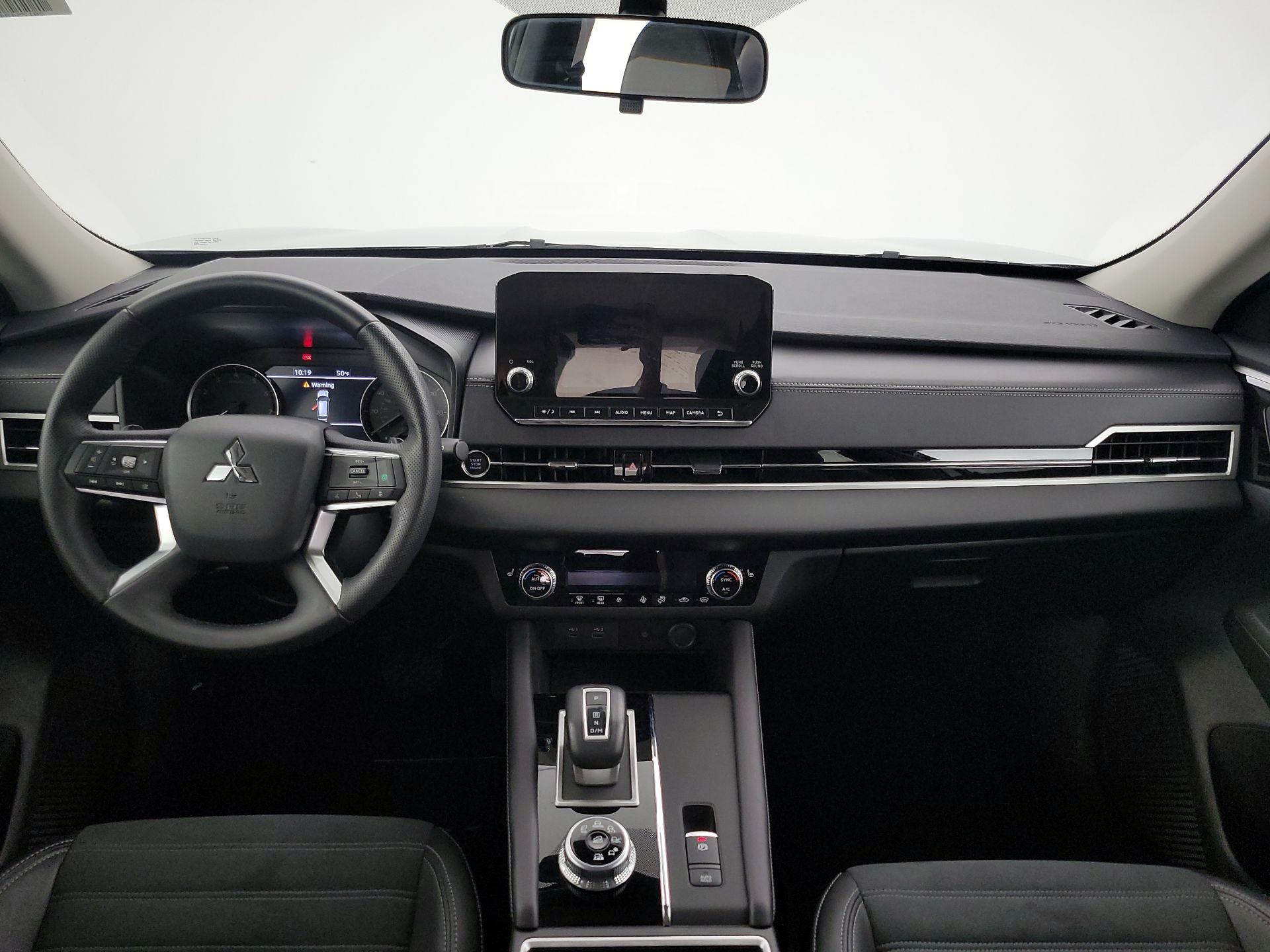 Thumbnail: 2024 Mitsubishi Outlander - 9