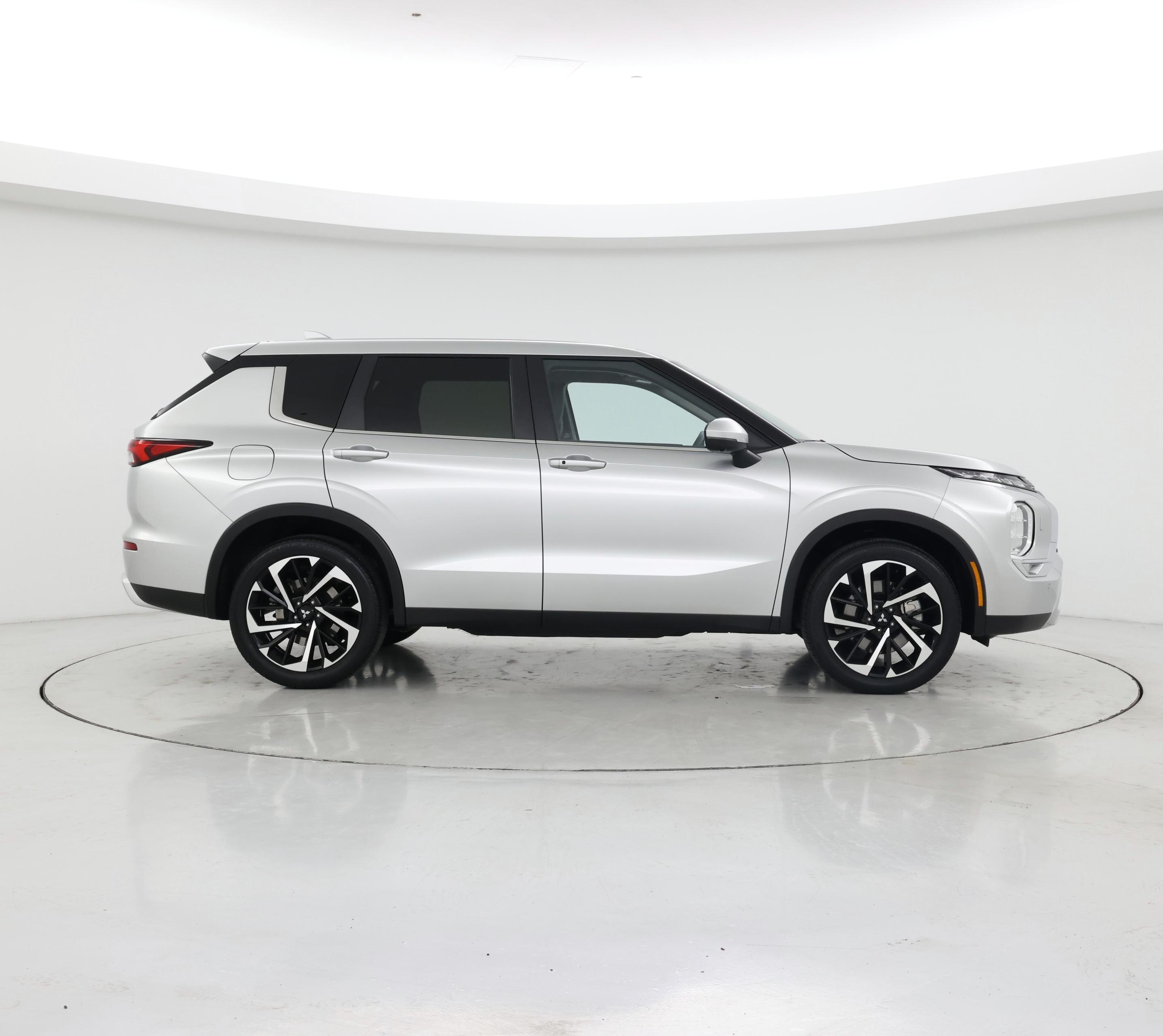 Thumbnail: 2024 Mitsubishi Outlander - 7