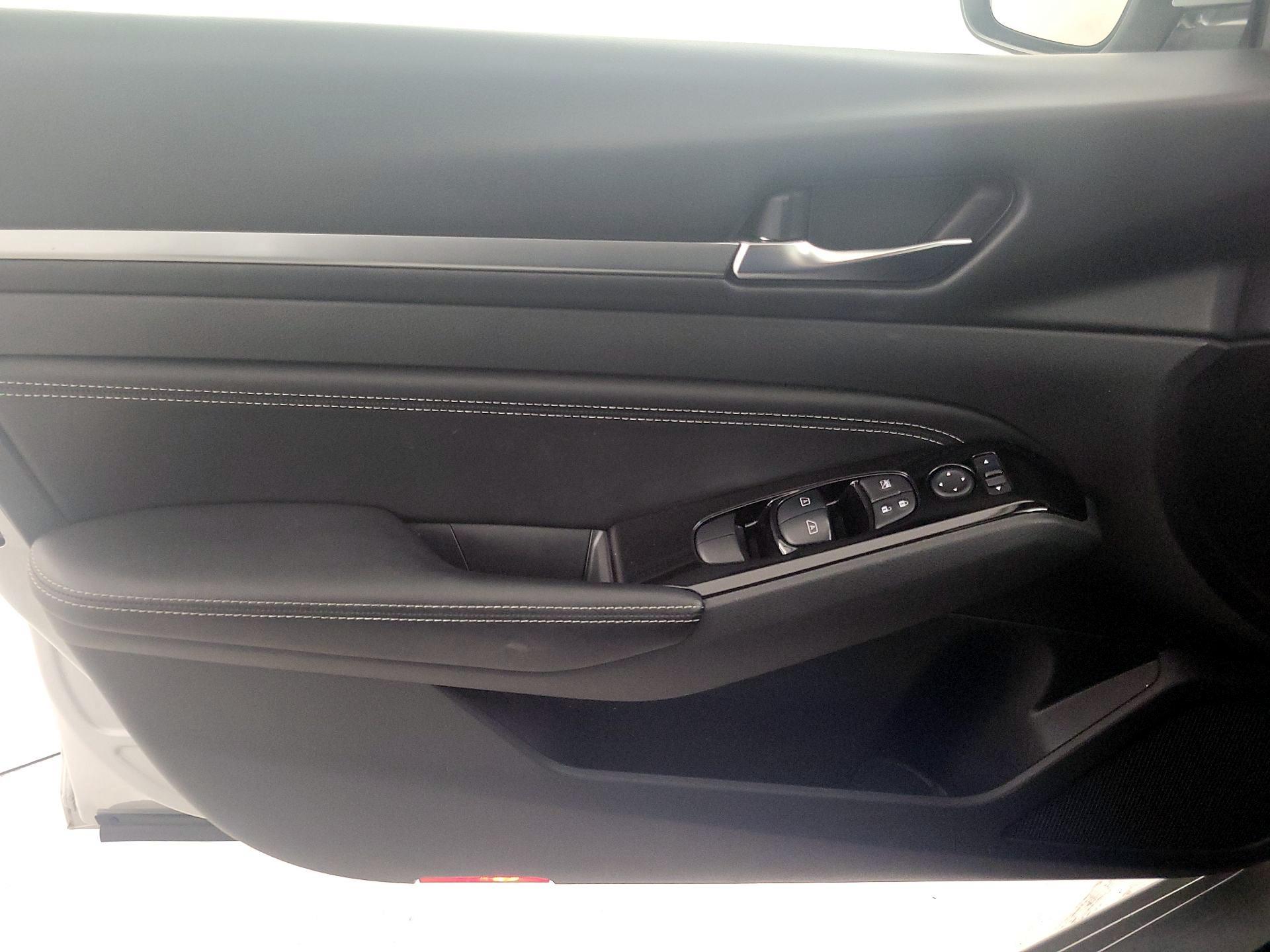 Thumbnail: 2020 Nissan Altima - 12