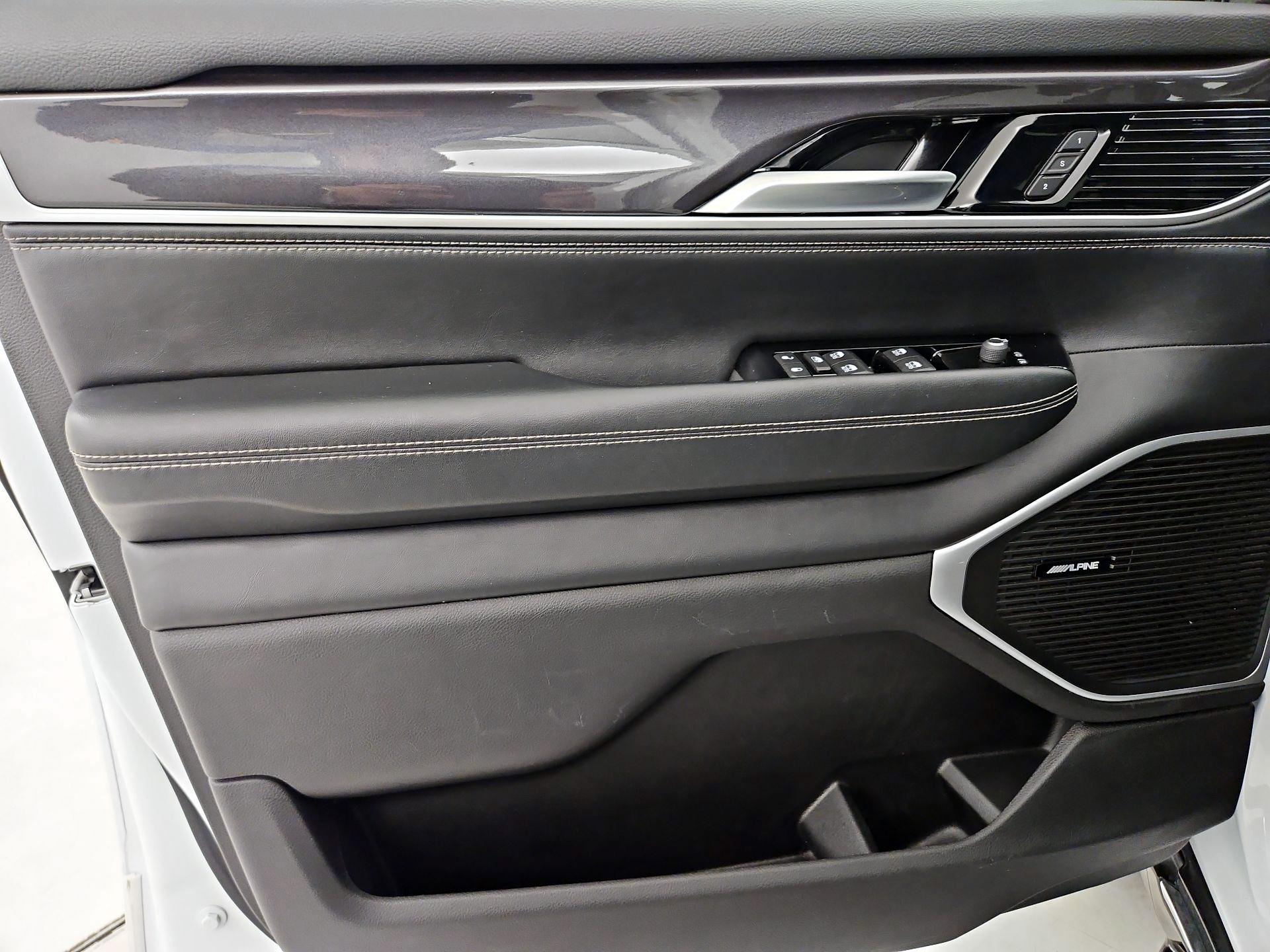 Thumbnail: 2024 Jeep Wagoneer - 12