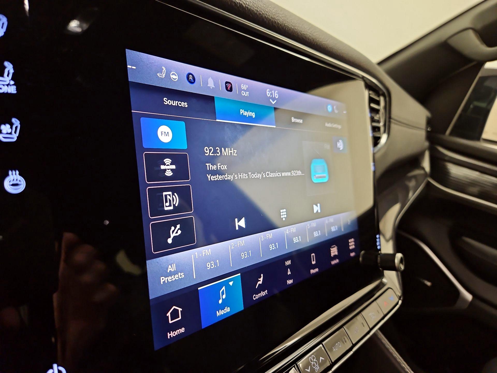 Thumbnail: 2024 Jeep Wagoneer - 16