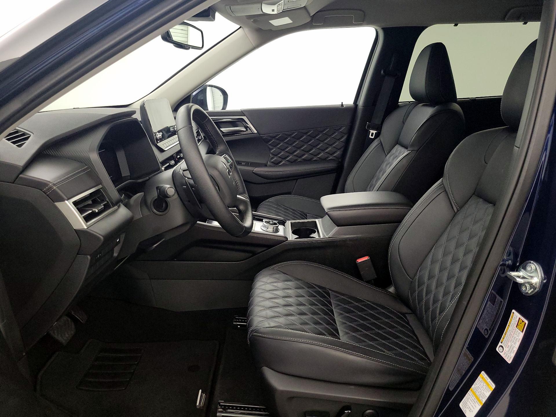 Thumbnail: 2024 Mitsubishi Outlander - 11