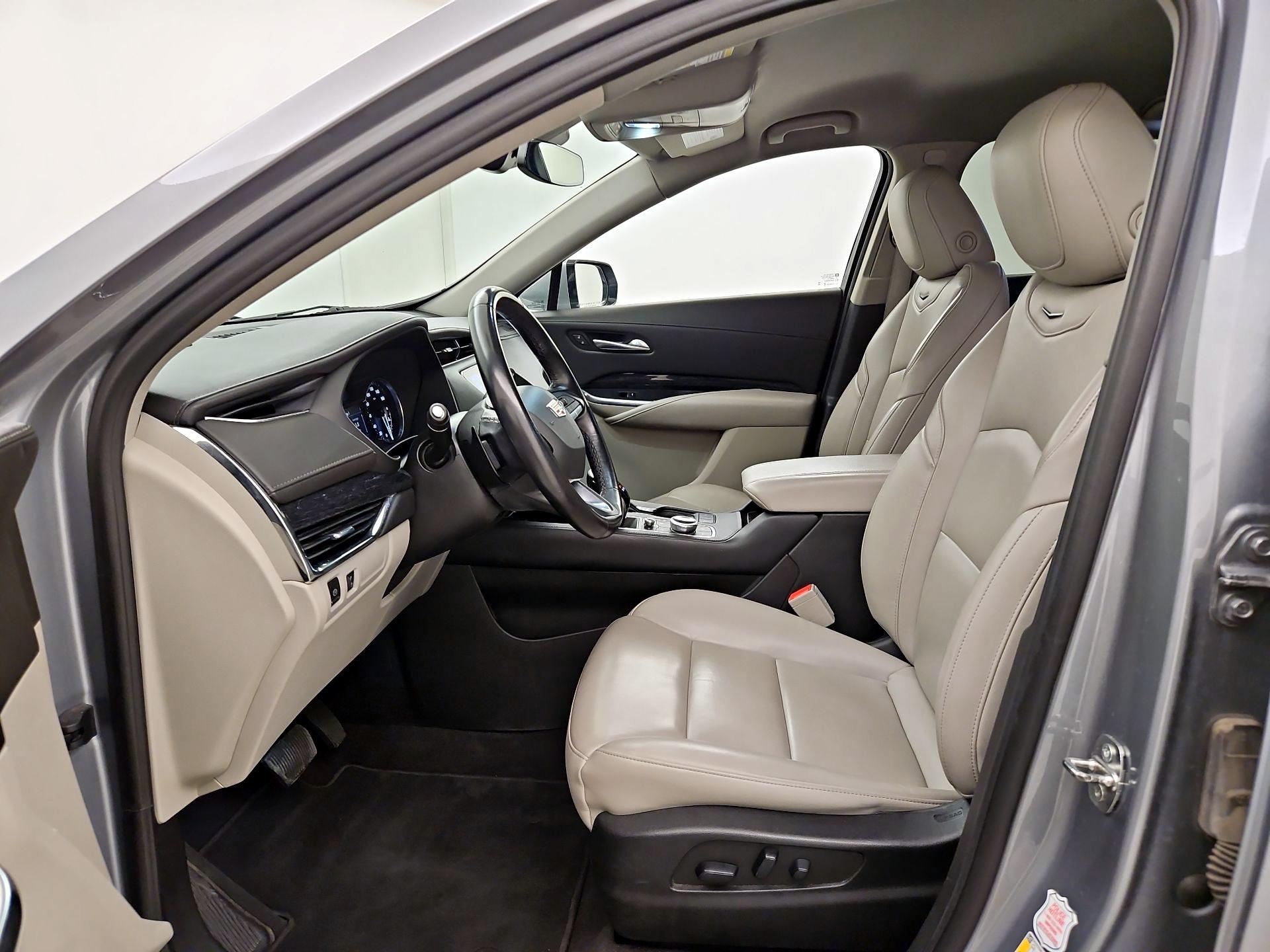 Thumbnail: 2023 Cadillac XT4 - 11