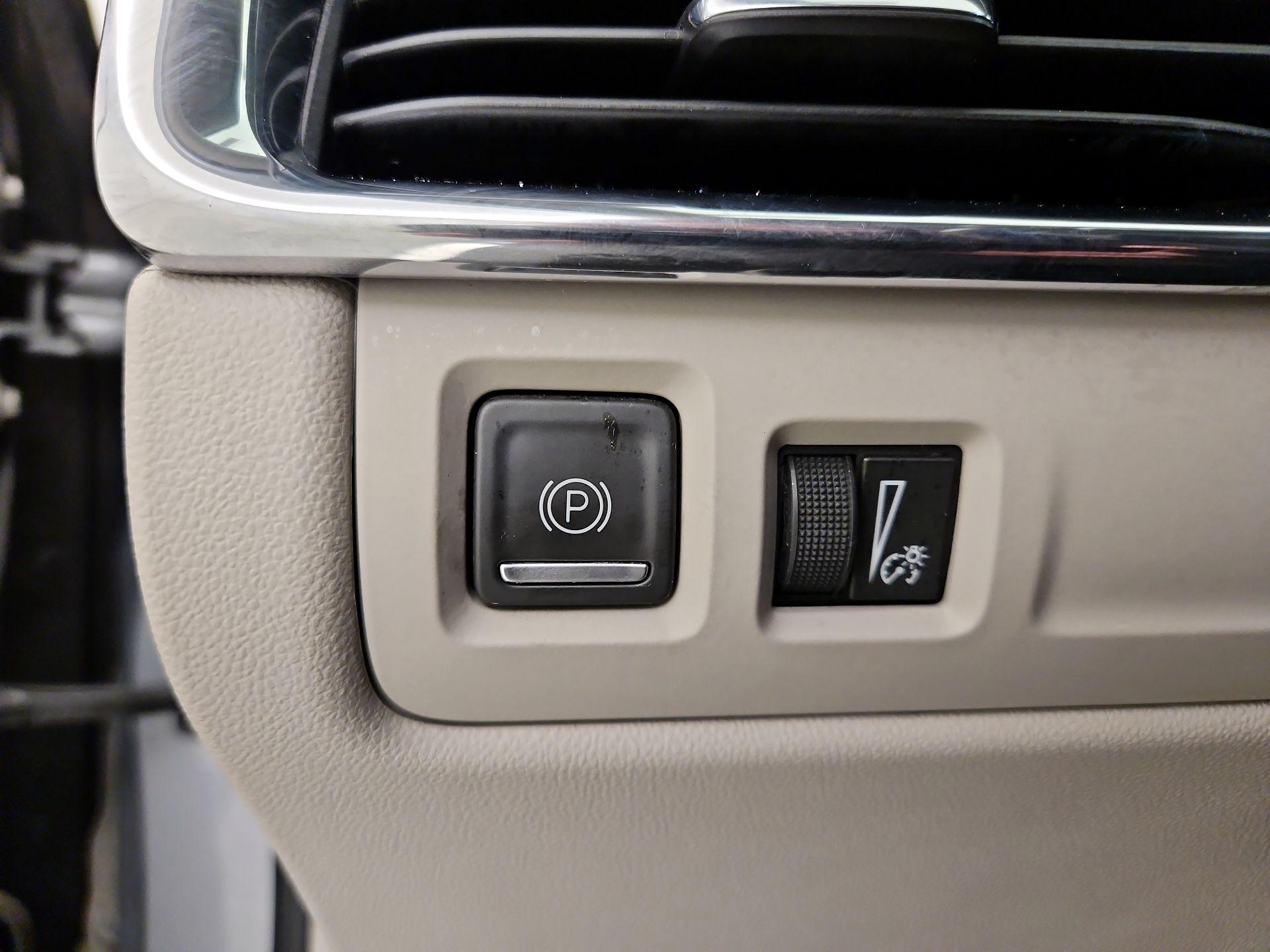 Thumbnail: 2023 Cadillac XT4 - 13