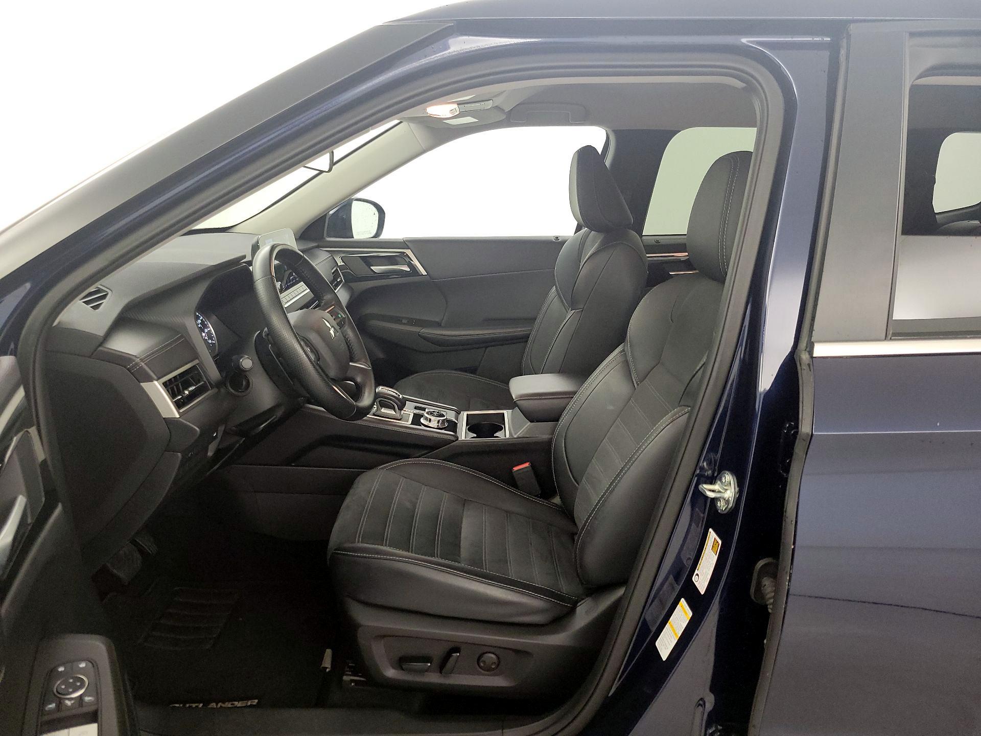 Thumbnail: 2024 Mitsubishi Outlander - 11