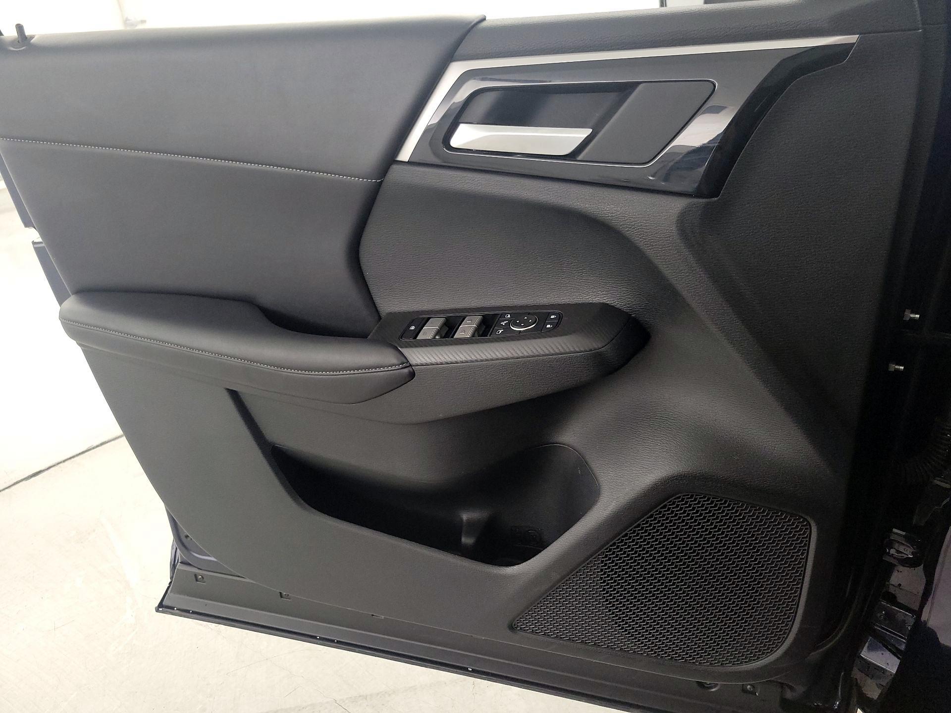 Thumbnail: 2024 Mitsubishi Outlander - 12