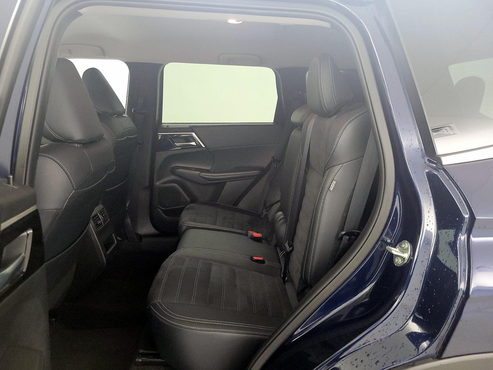 Thumbnail: 2024 Mitsubishi Outlander - 20