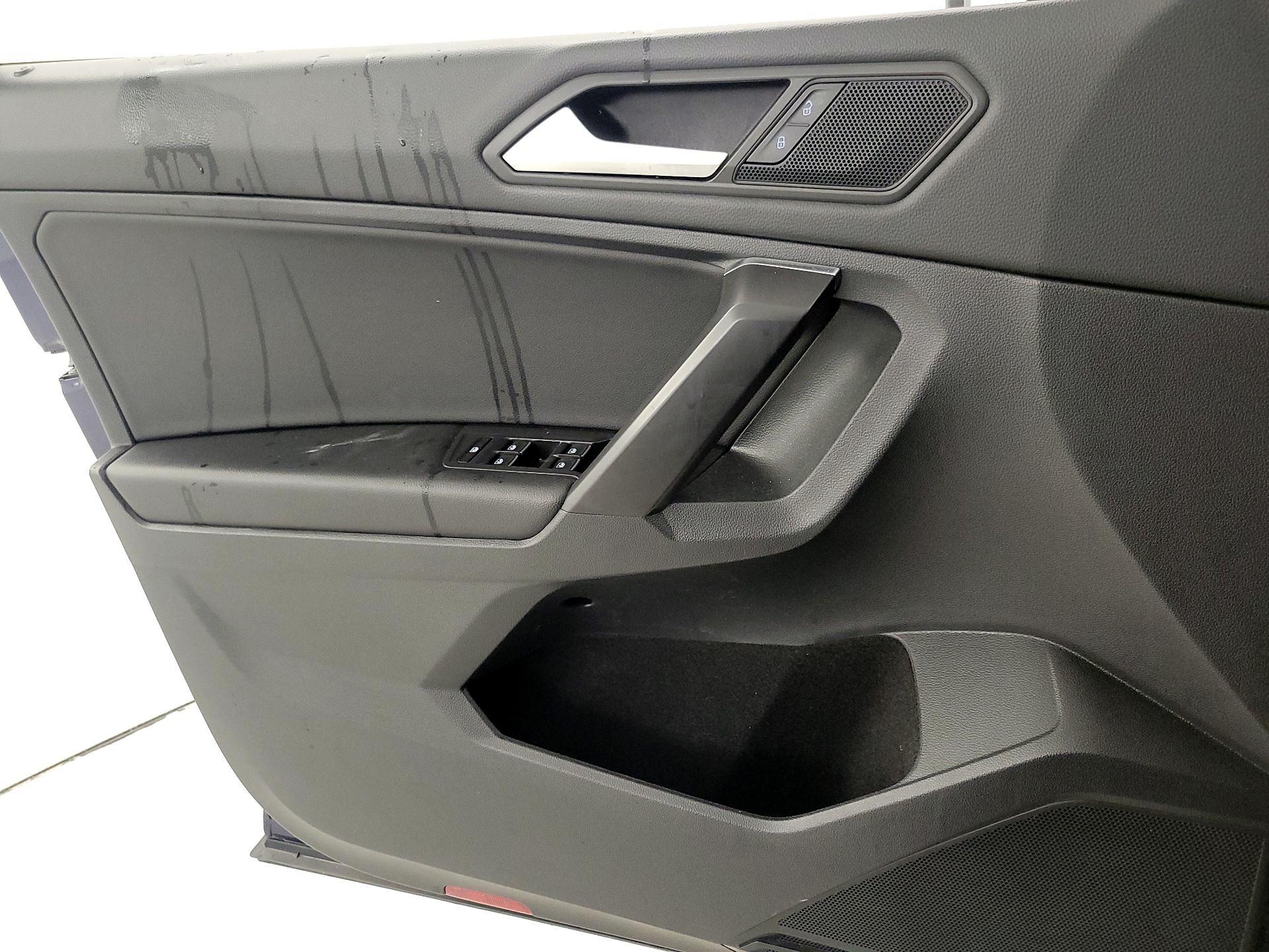 Thumbnail: 2021 Volkswagen Tiguan - 12