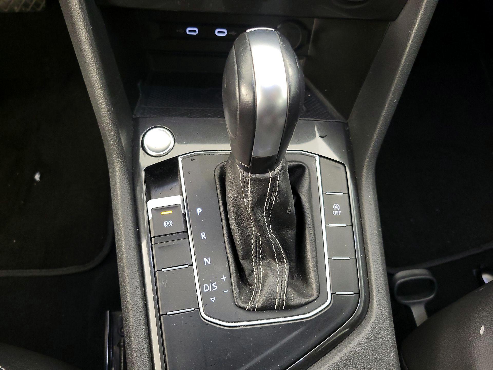 Thumbnail: 2021 Volkswagen Tiguan - 17