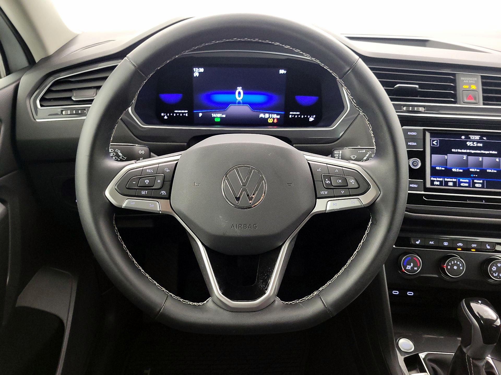 Thumbnail: 2022 Volkswagen Tiguan - 10